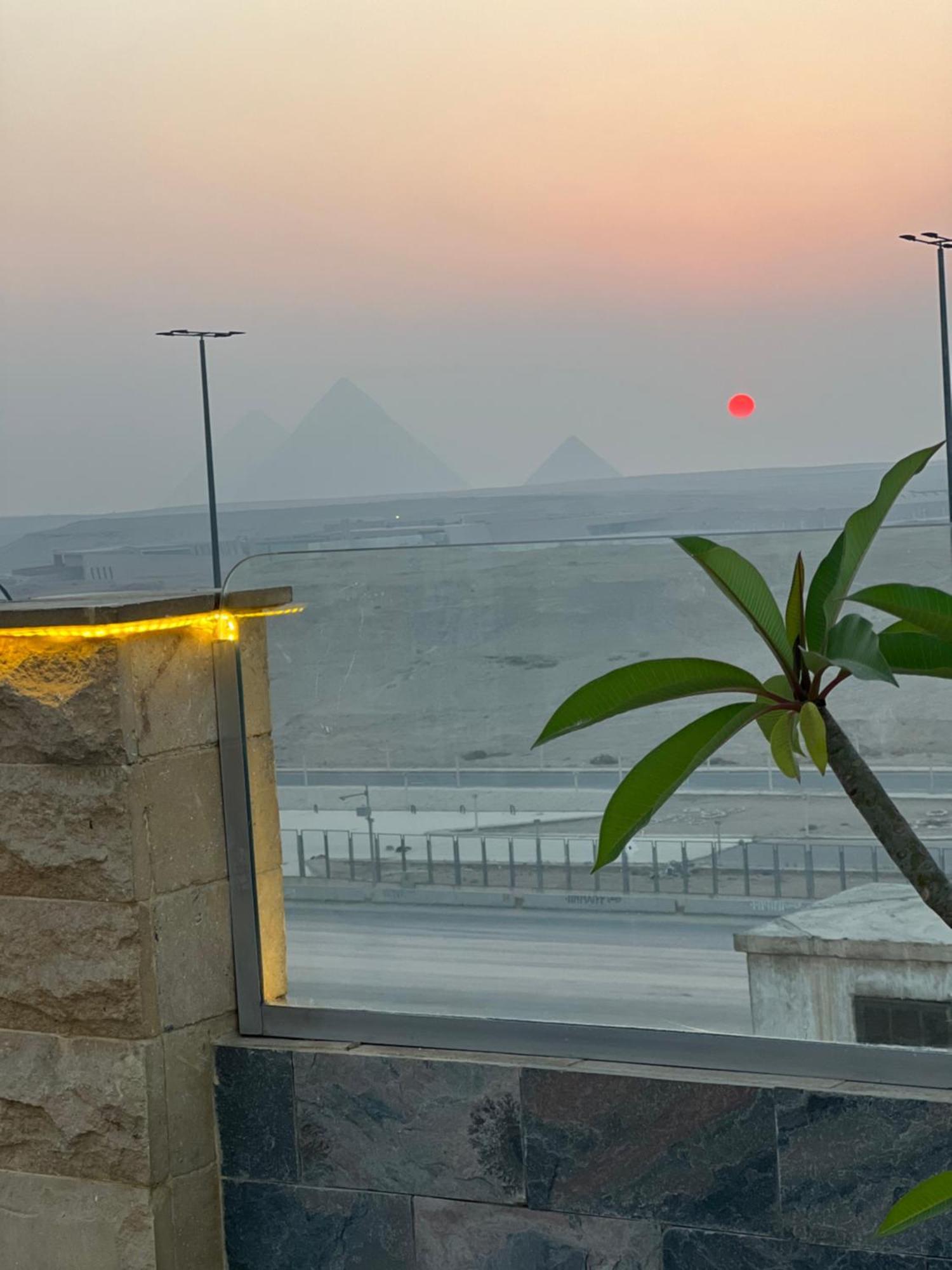 Pyramids Desert Gate * Ezbet Abd el-Hamid