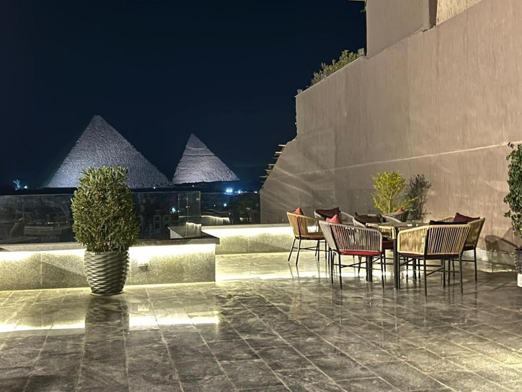 Pyramid Front Hotel