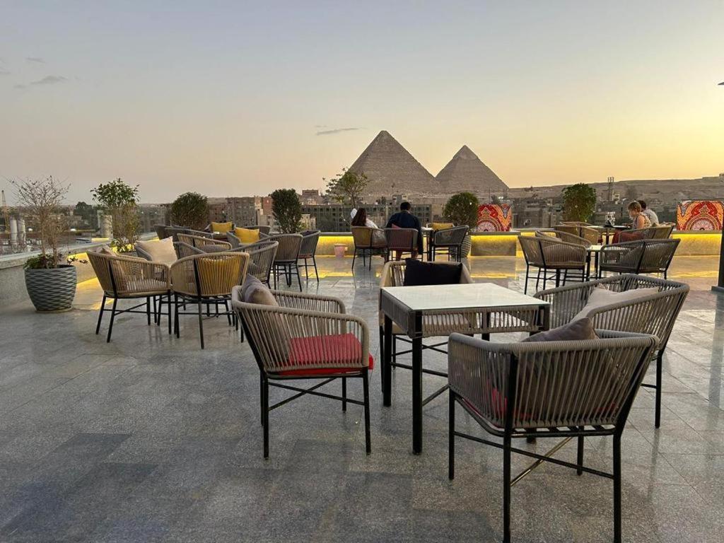 Pyramid Front Hotel Al Kawm al Akhdar