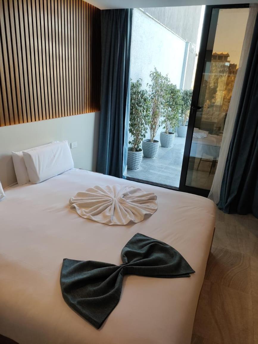 Hotel Pyramid Front Al Kawm al Akhdar