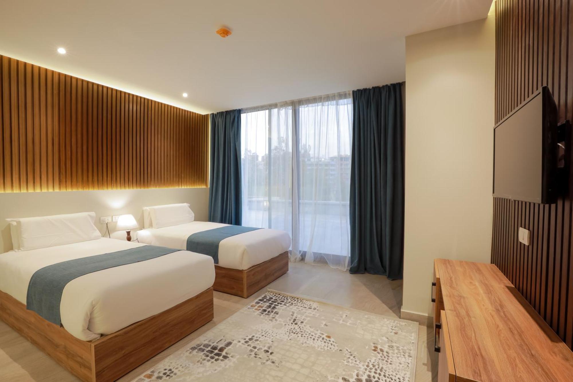 Hotel Pyramid Front Al Kawm al Akhdar