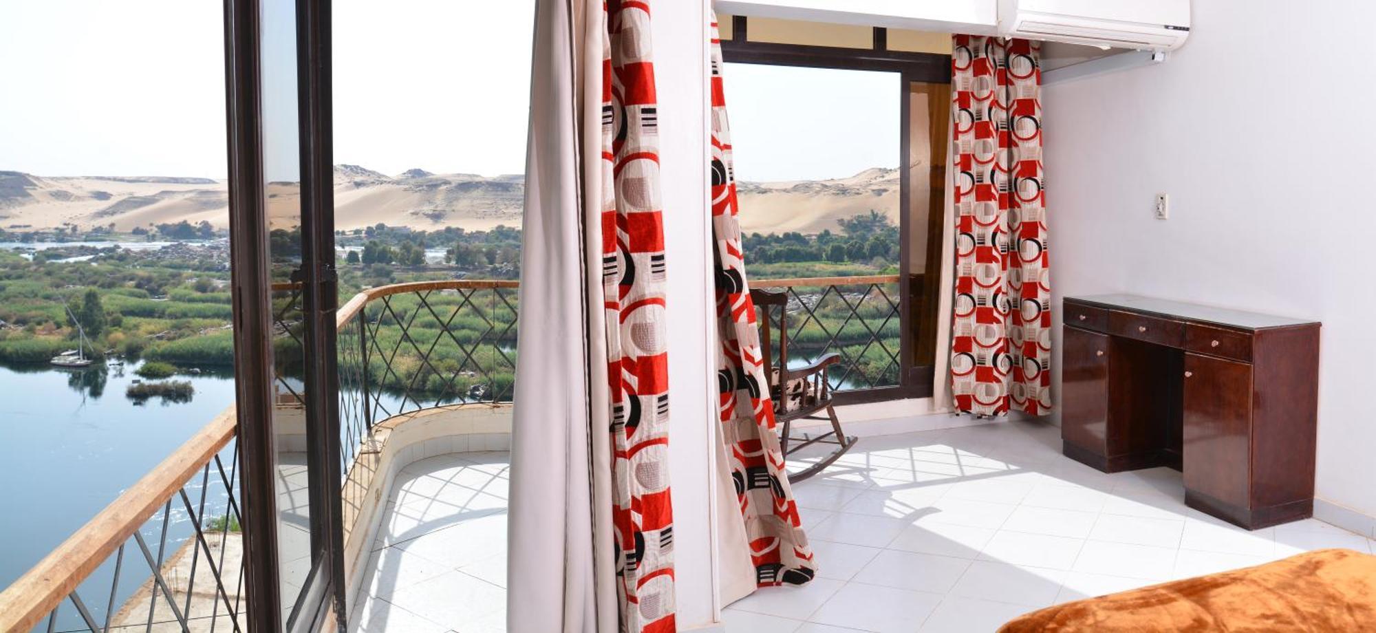 Nile Palace *