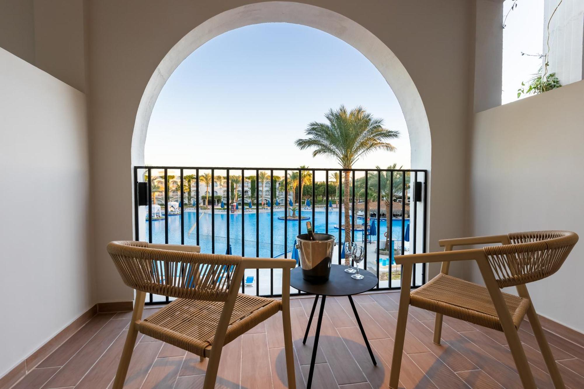 Desert Rose Resort 5*