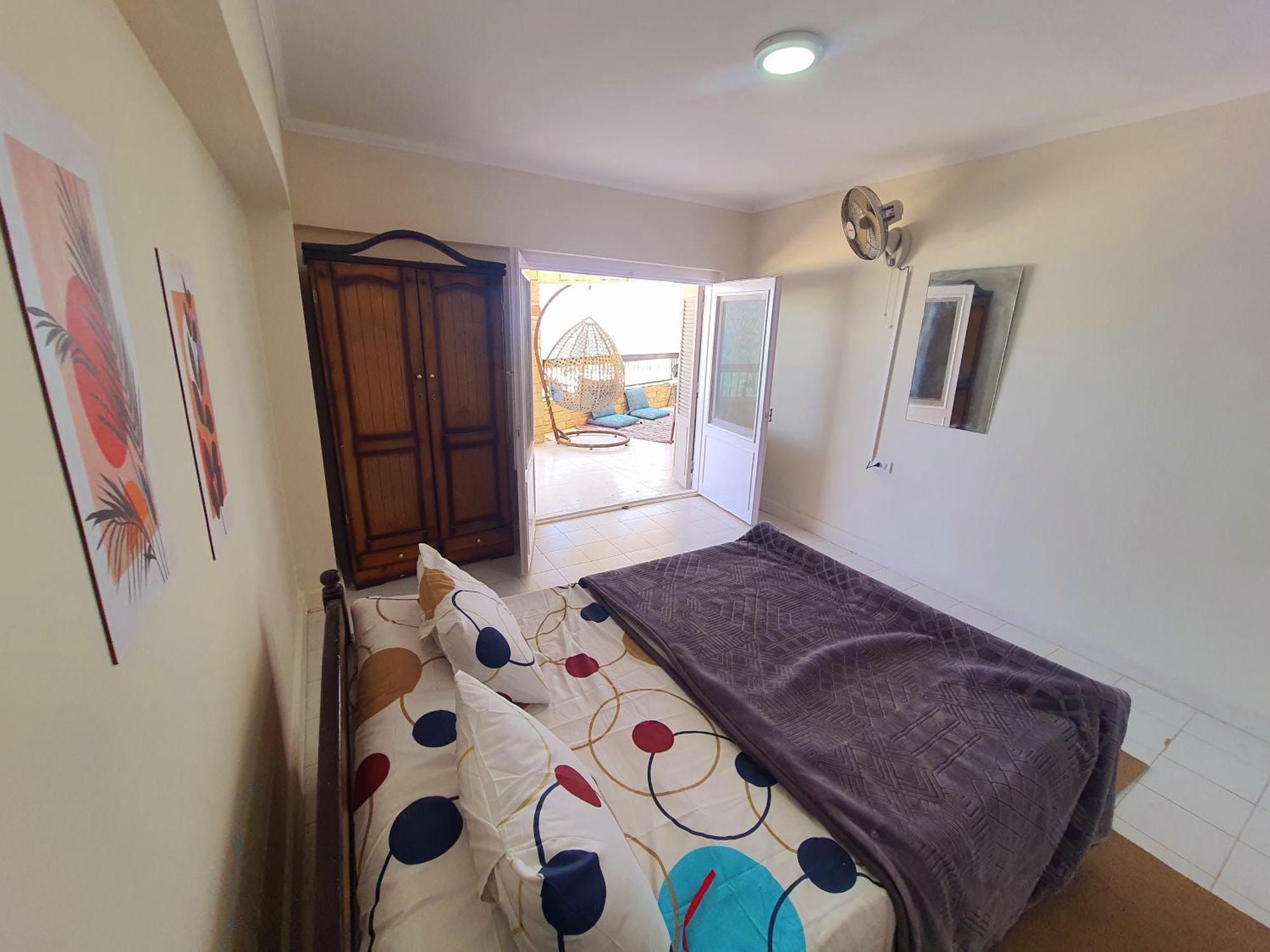Bellevue Village Seaview Apartments: Family-friendly Agami Retreat Apartment