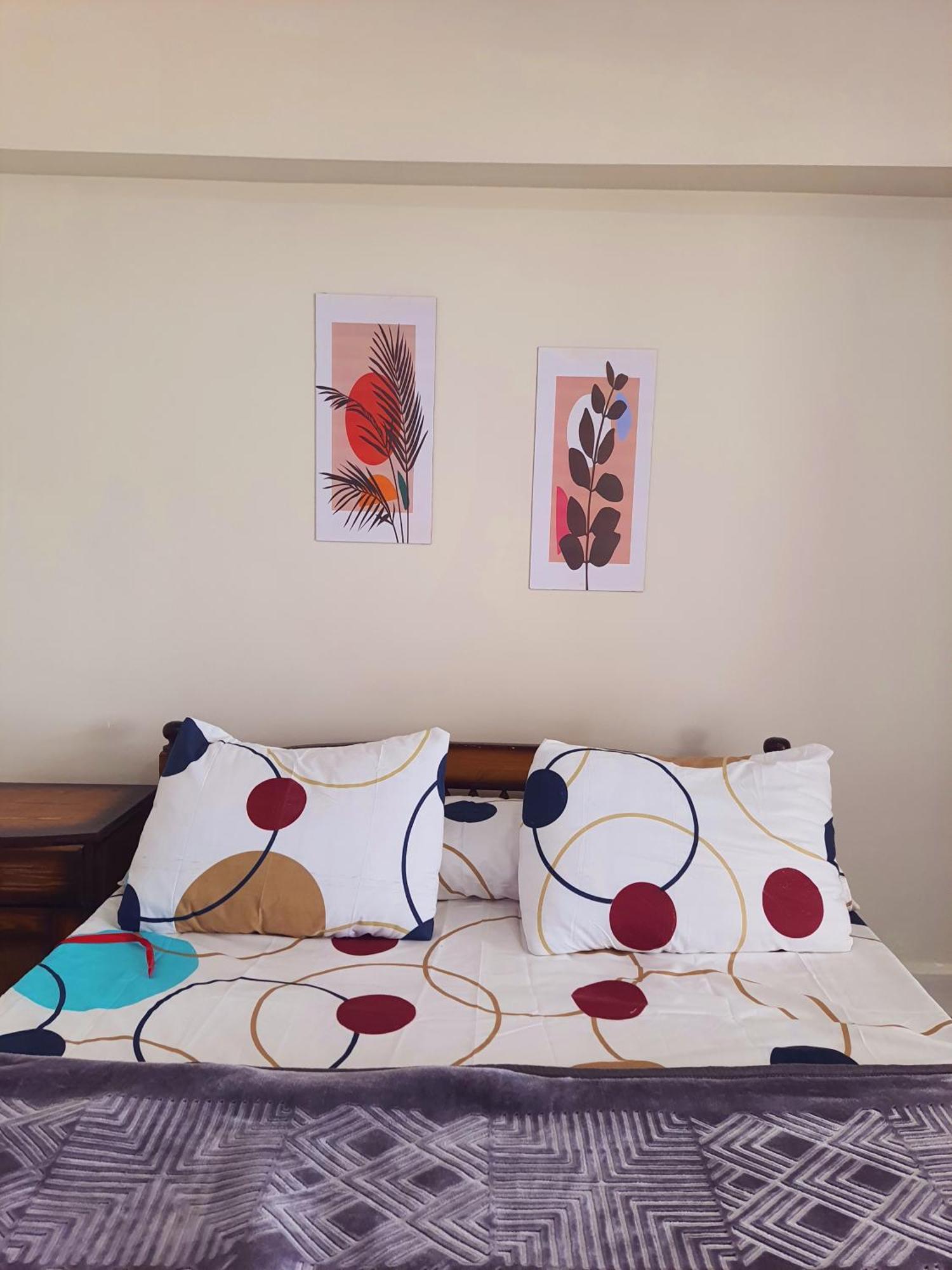 Bellevue Village Seaview Apartments: Family-friendly Agami Retreat *
