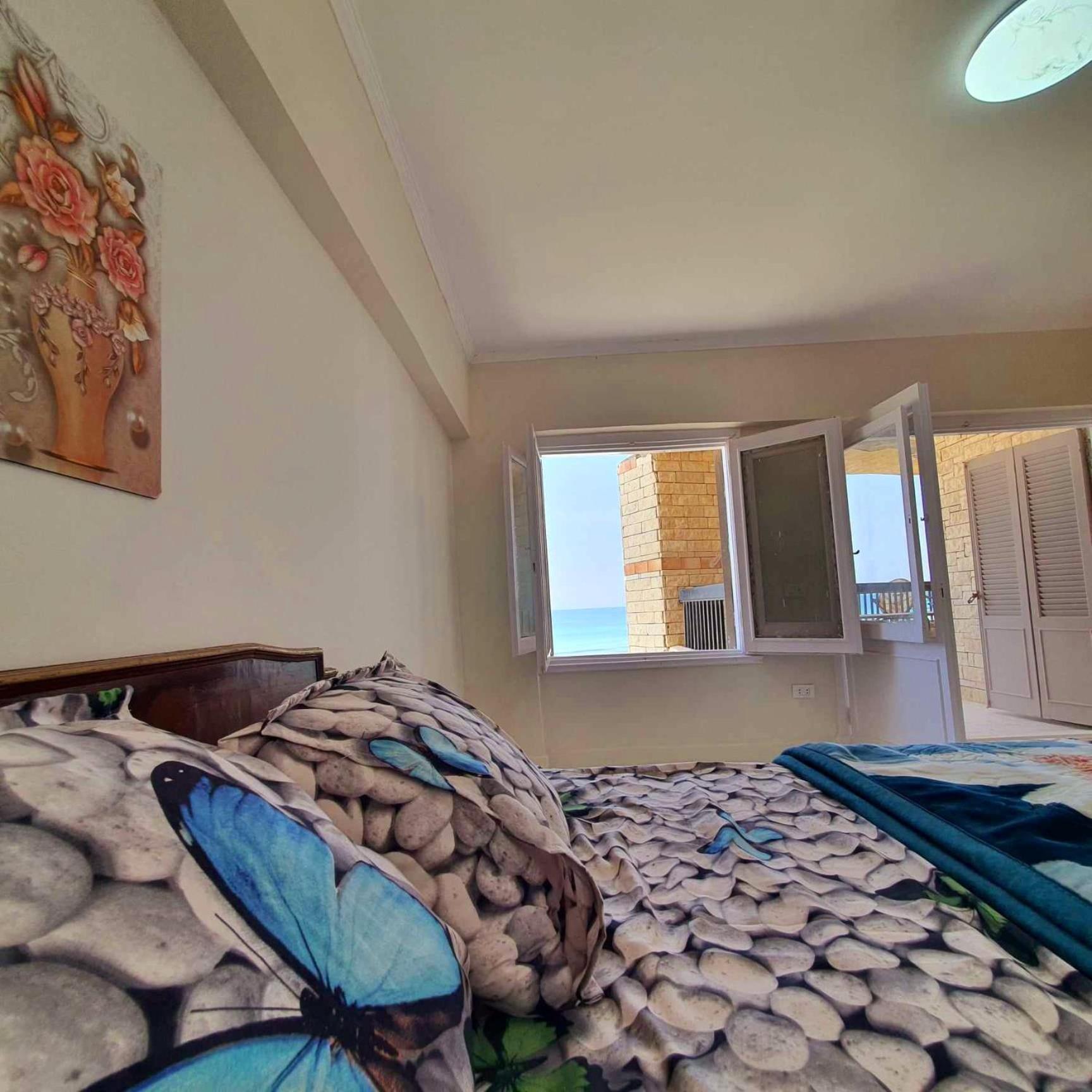 Bellevue Village Seaview Apartments: Family-friendly Agami Retreat