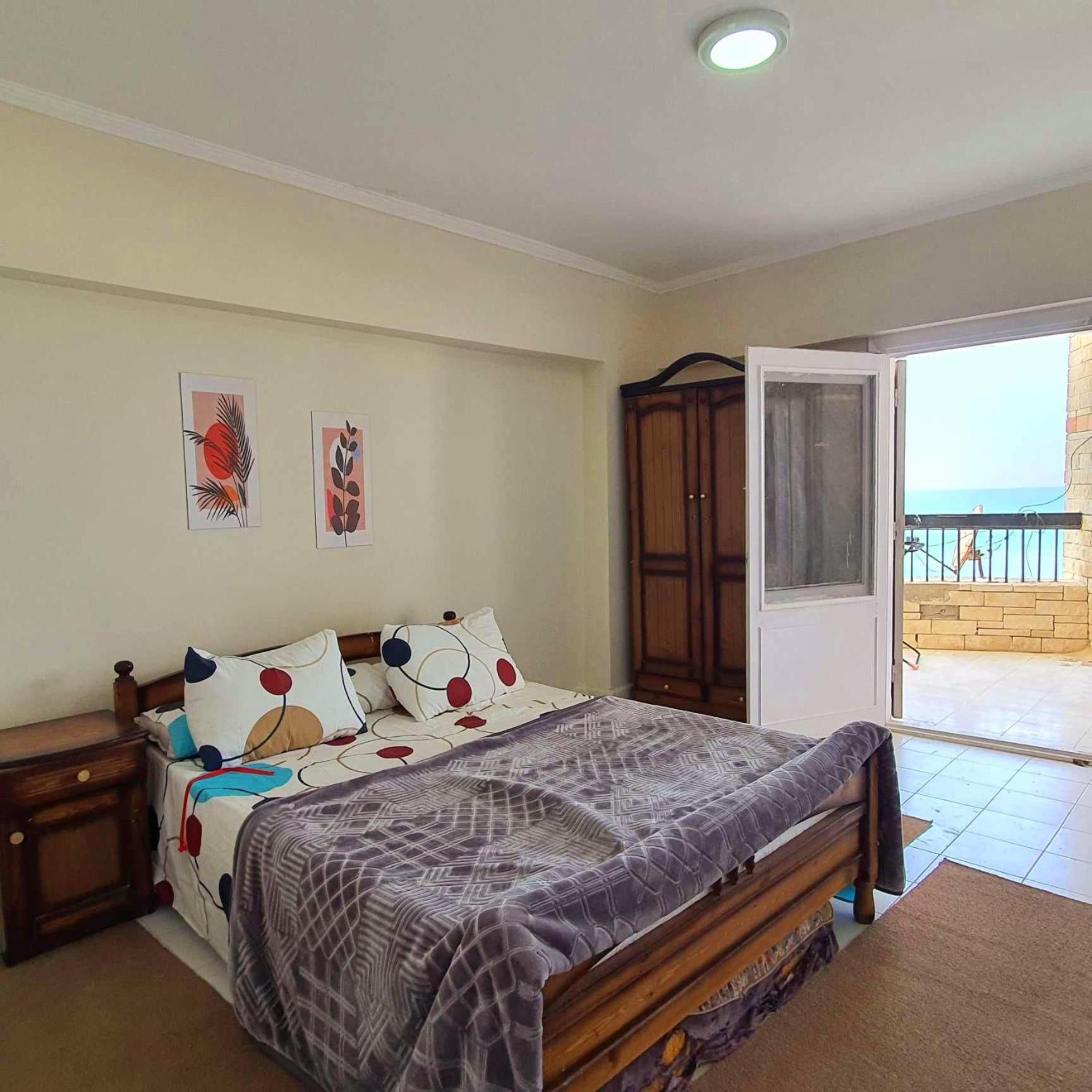 Bellevue Village Seaview Apartments: Family-friendly Agami Retreat *