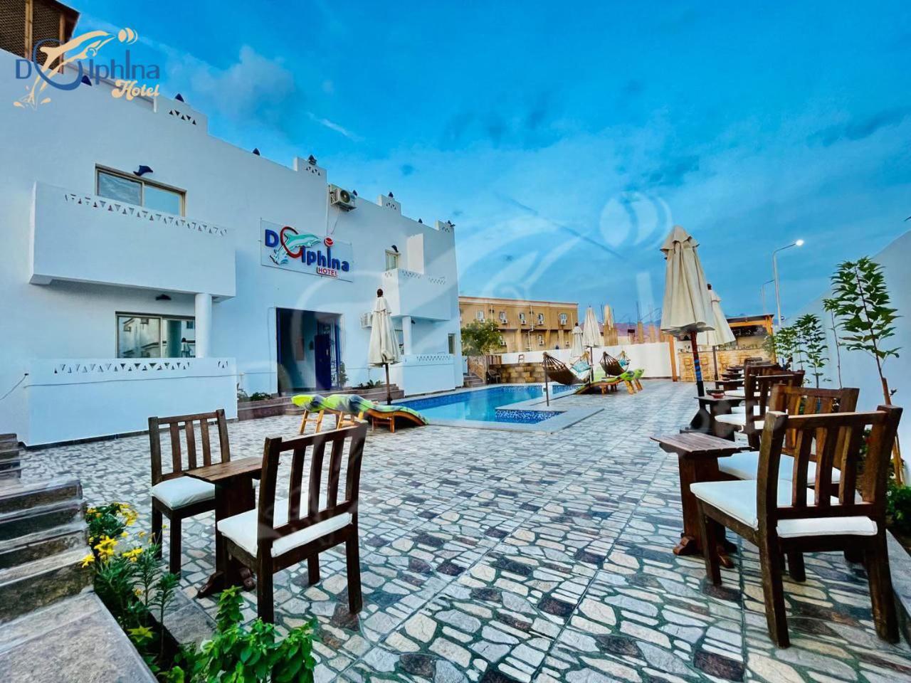 Dolphina & Restaurant Hotel