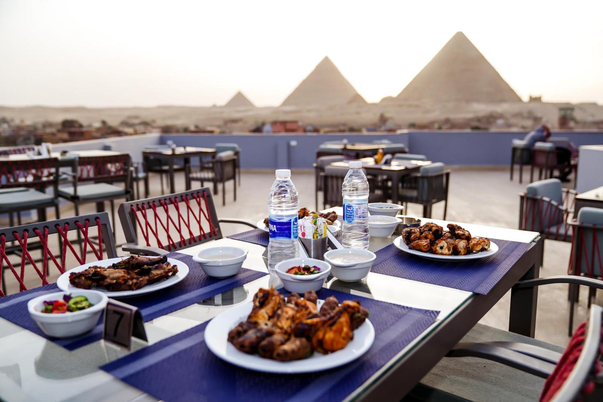 Pyramids Hotel Kafrat al Jabal