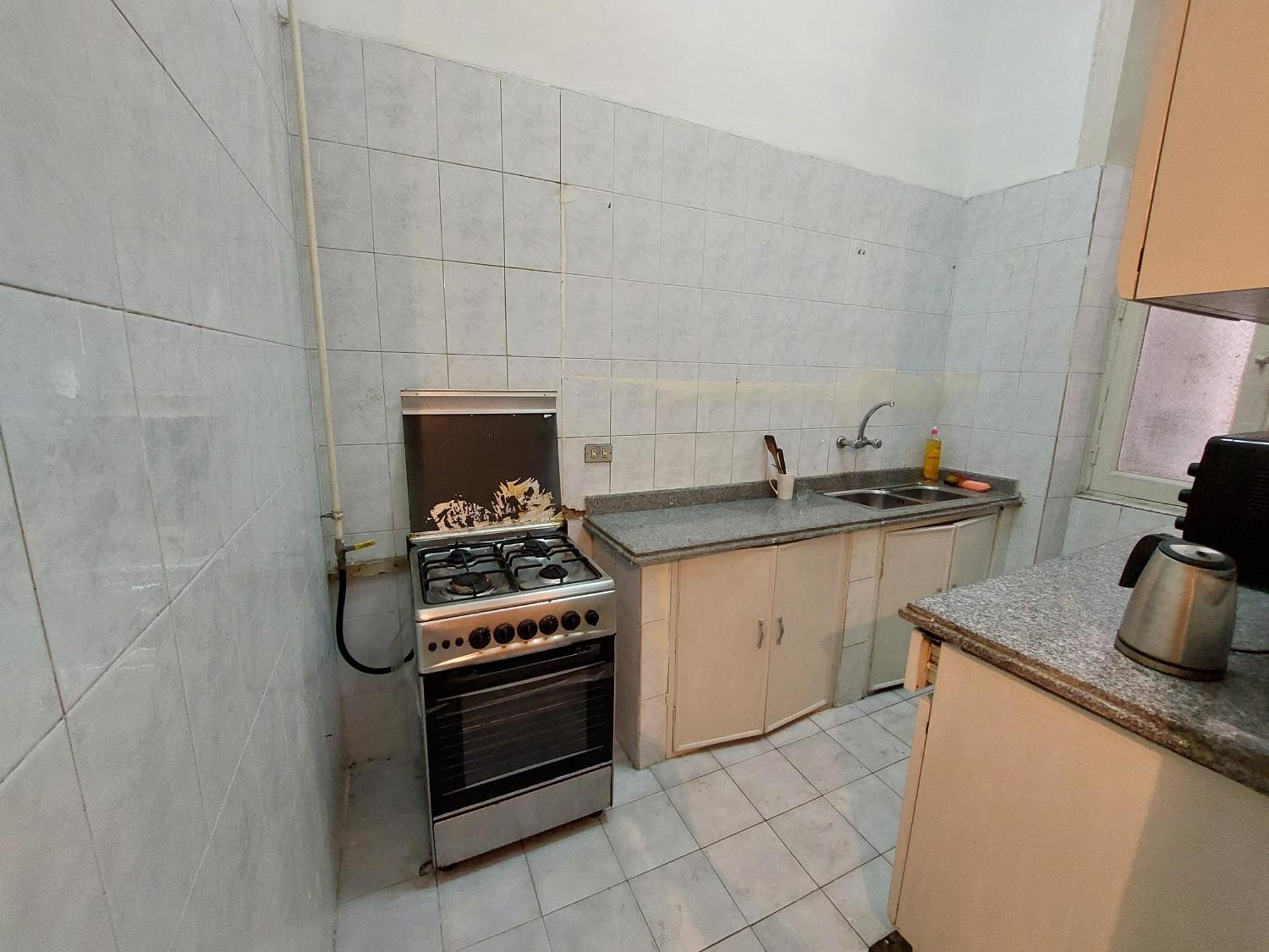 Private At Shared Apartment, Only Men And Sorry Ladies Not Allowed 仅限男士 Homestay *