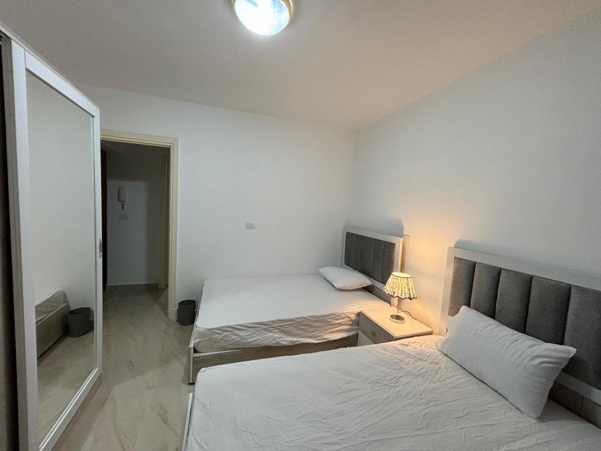 Luxury Inn: 2br Prime Location In B12 Apartment *