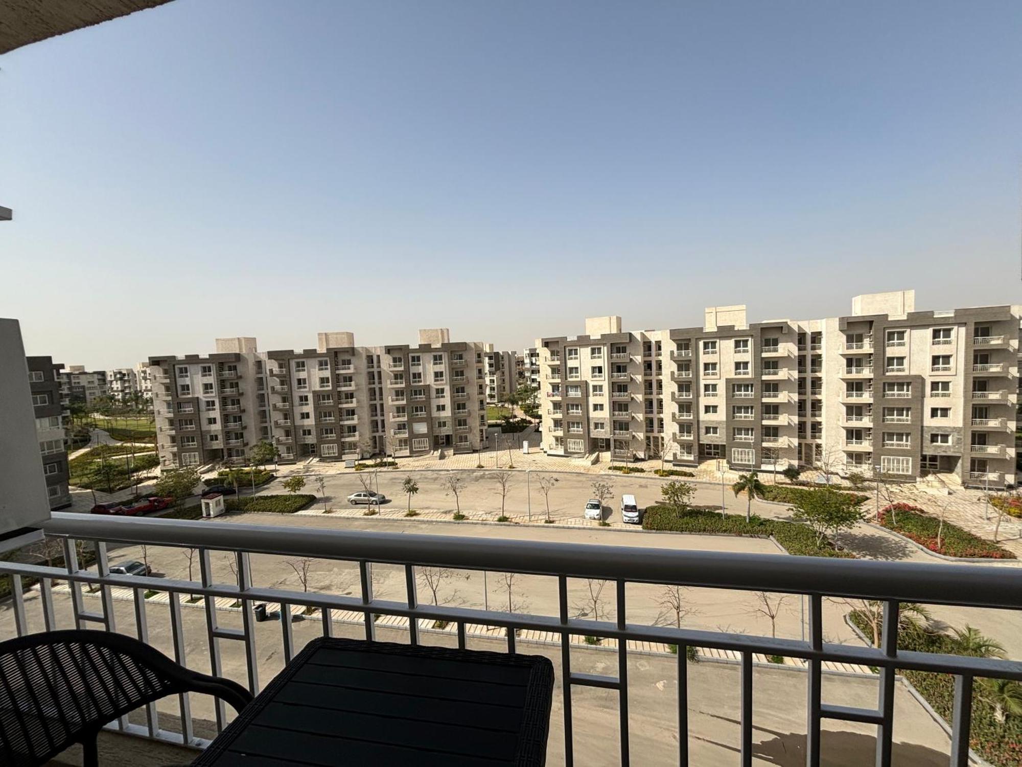 Luxury Inn: 2br Prime Location In B12 Apartment *
