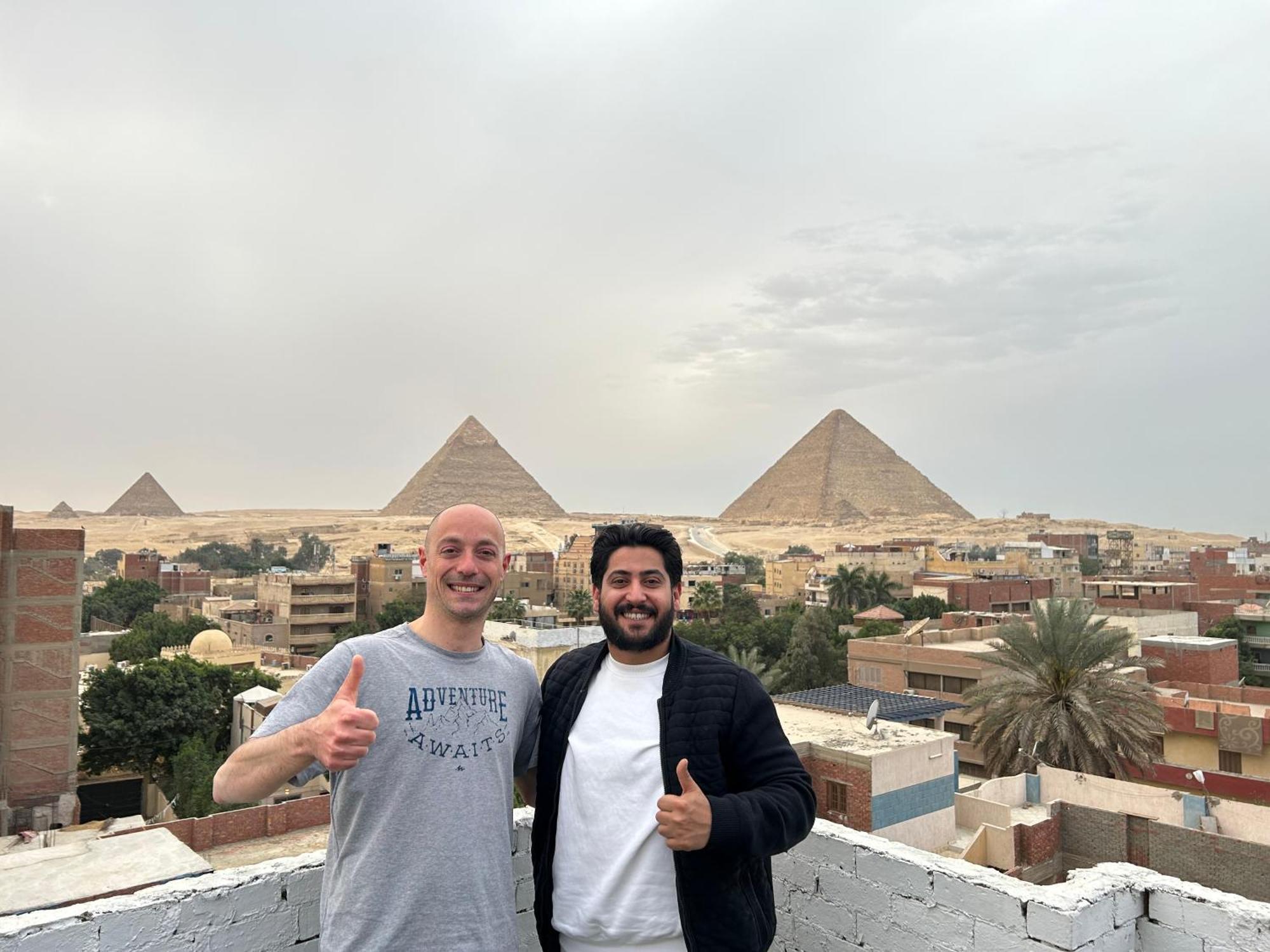 Loay Pyramids View * Kahire