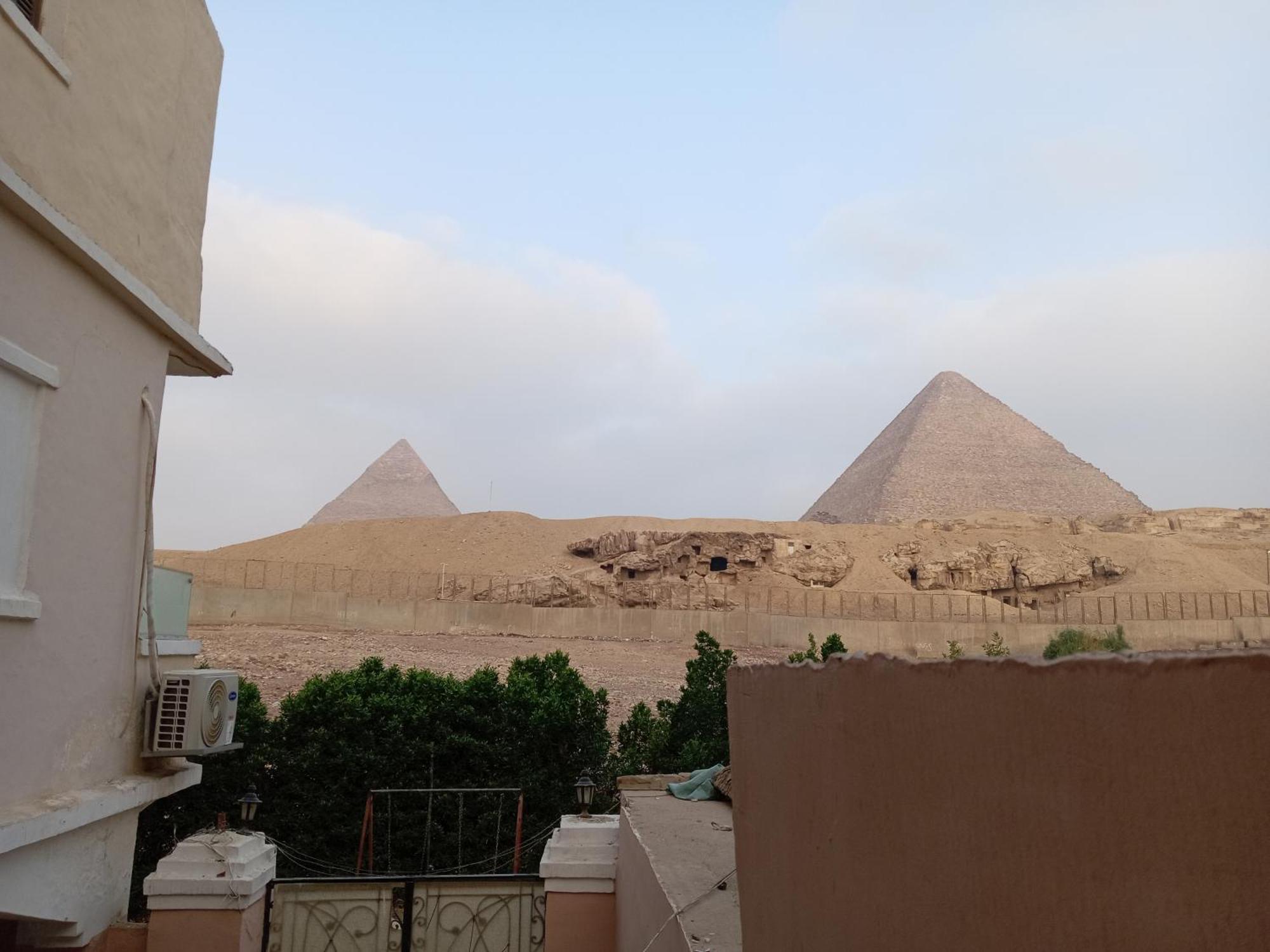 Grensha Pyramids Guest house
