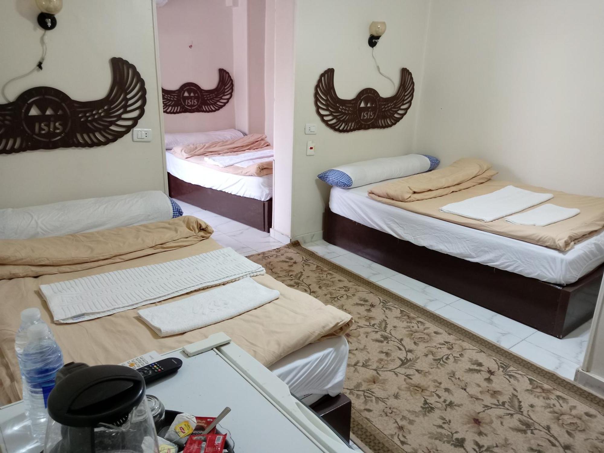 Grensha Pyramids Guest house