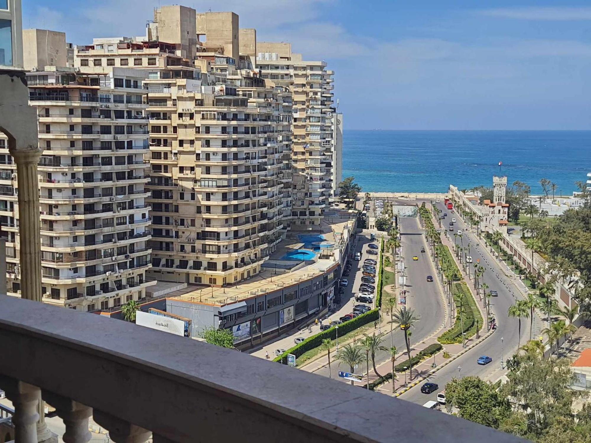 Sea And Montaza Palace View 2 Bedrooms Alexandria,2 Full Bathrooms, With 2 Ac And 1 Stand Fan, Free Wifi , Available Year Days With 3 Heavy Blankets Daire İskenderiye