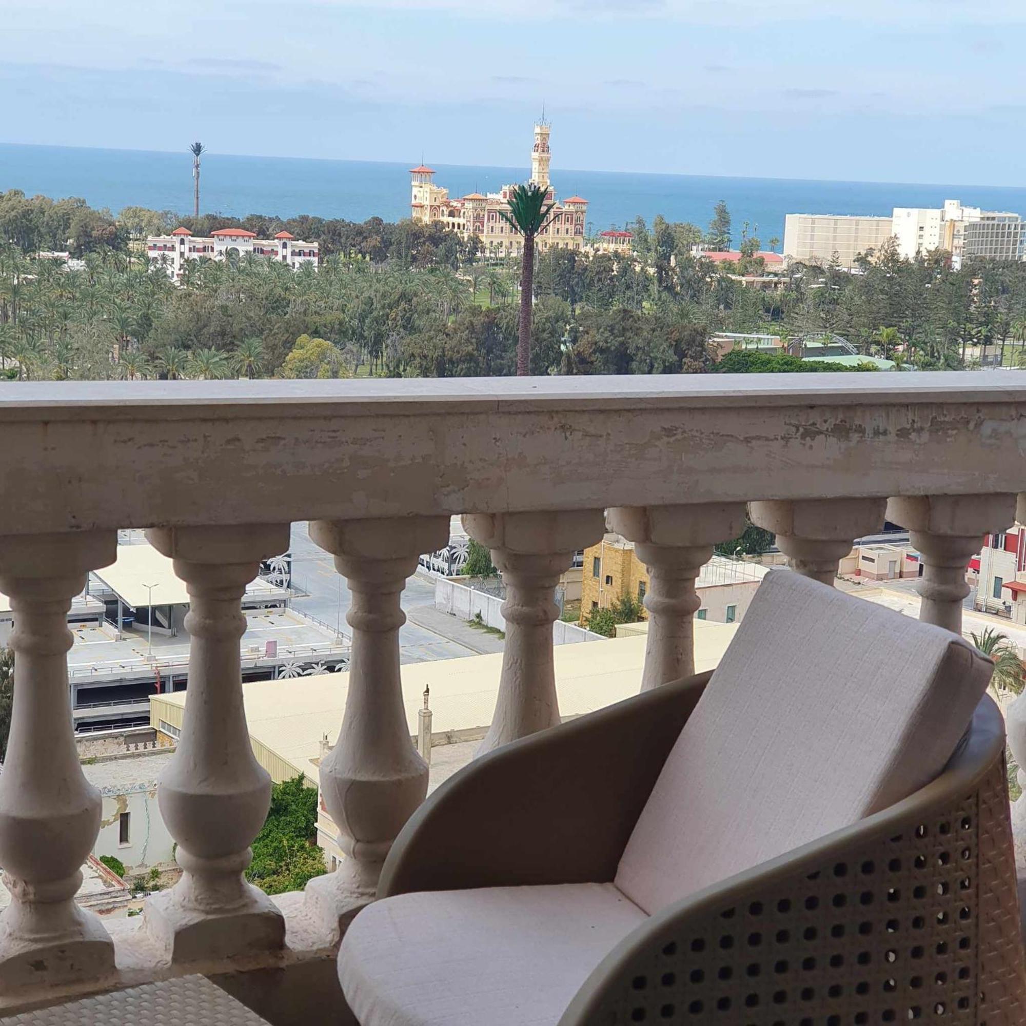 Daire Sea And Montaza Palace View 2 Bedrooms Alexandria,2 Full Bathrooms, With 2 Ac And 1 Stand Fan, Free Wifi , Available Year Days With 3 Heavy Blankets