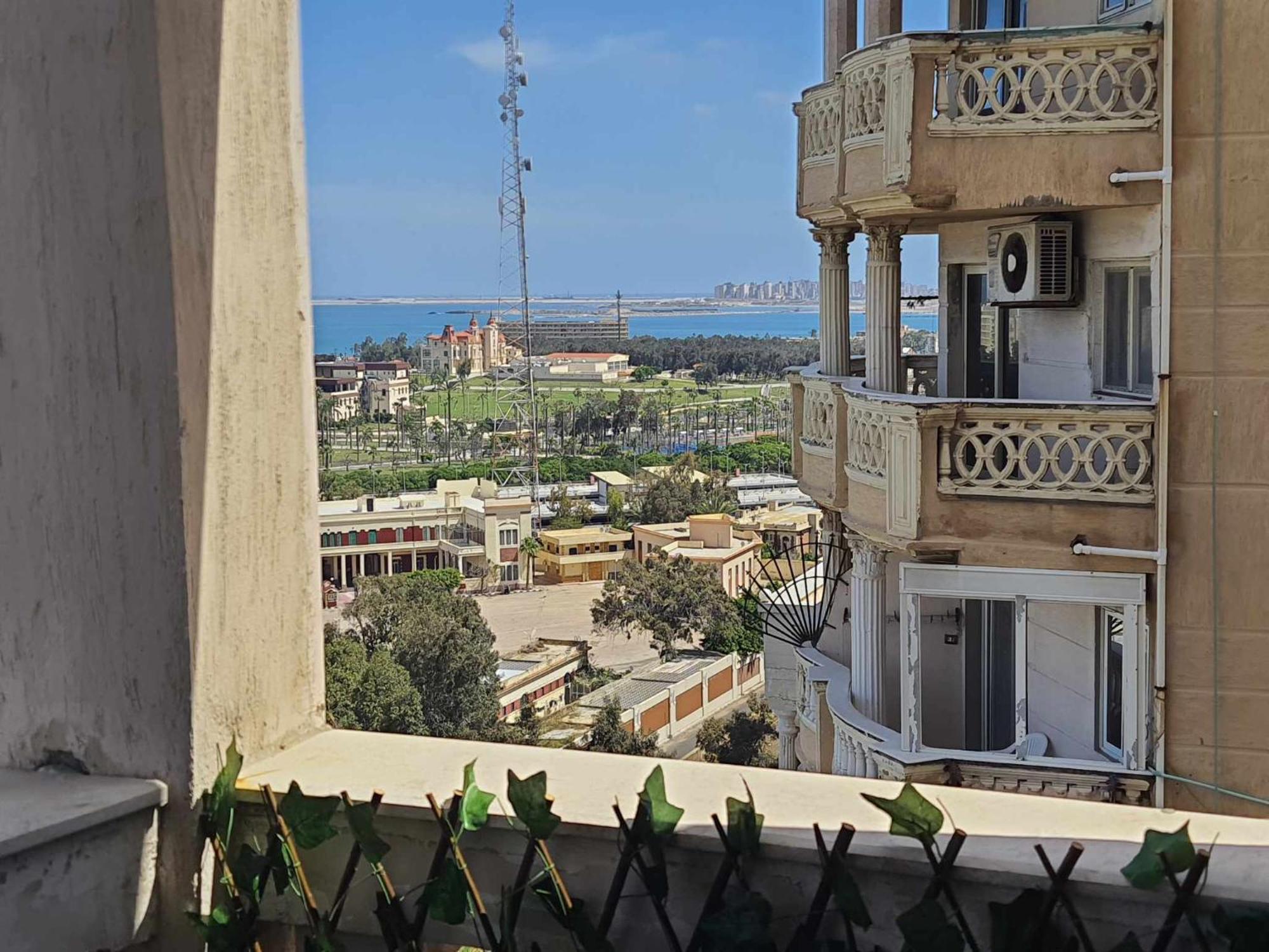 Sea And Montaza Palace View 2 Bedrooms Alexandria,2 Full Bathrooms, With 2 Ac And 1 Stand Fan, Free Wifi , Available Year Days With 3 Heavy Blankets İskenderiye