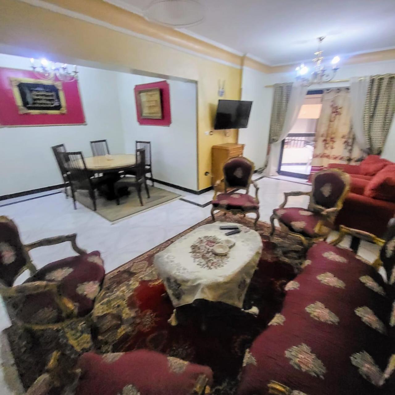 Apartment شقه فى ميامى بالاسكندريه مطله على البحر Alexandria