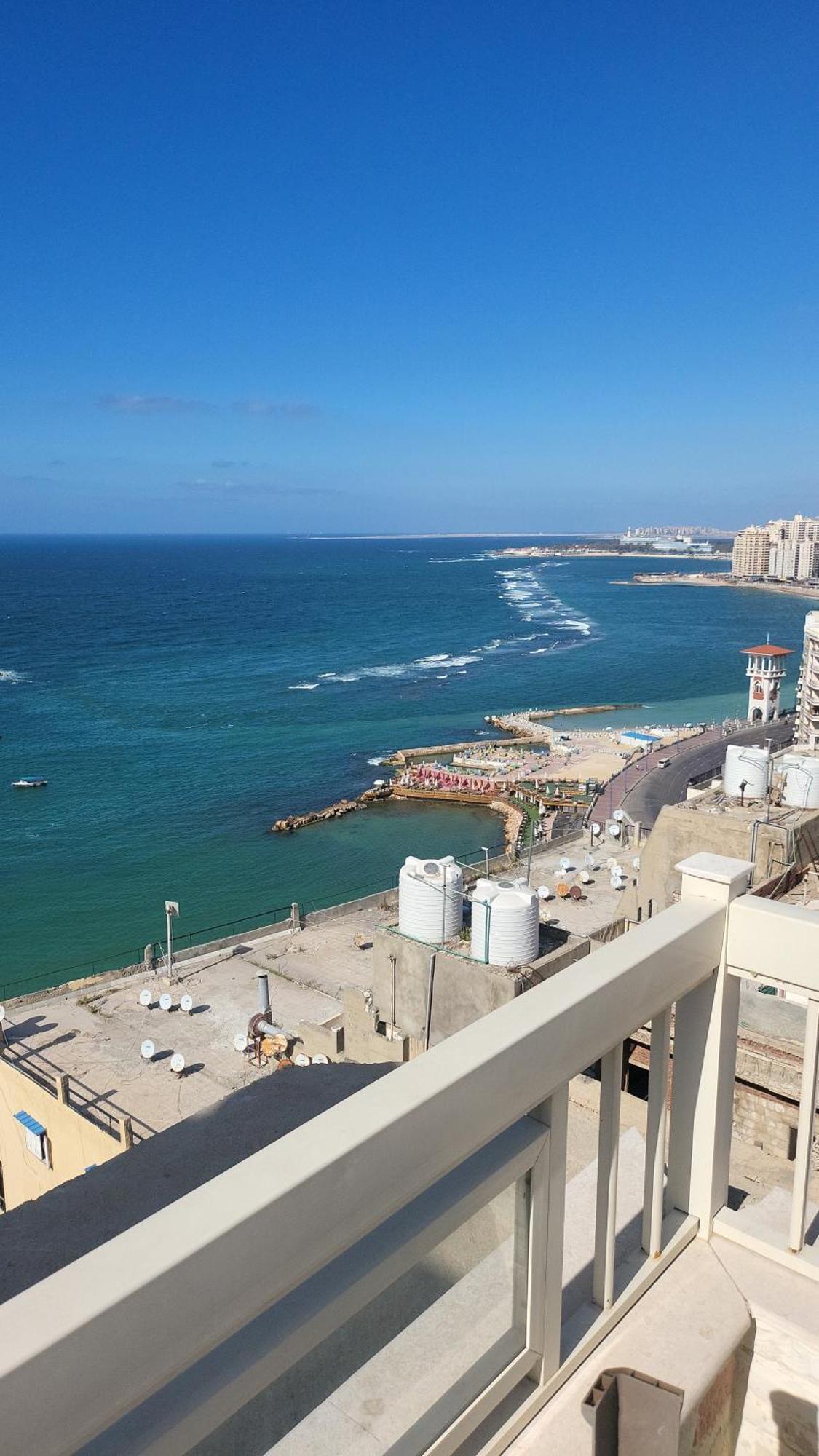 شقه فى ميامى بالاسكندريه مطله على البحر Apartment Alexandria