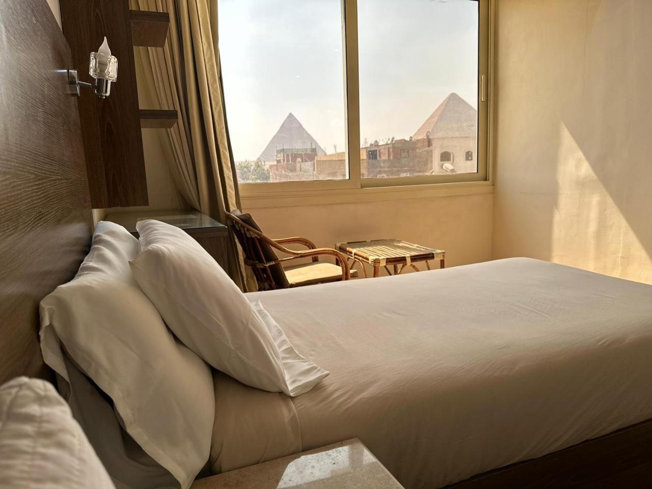 Hassan Pyramids Hotel *