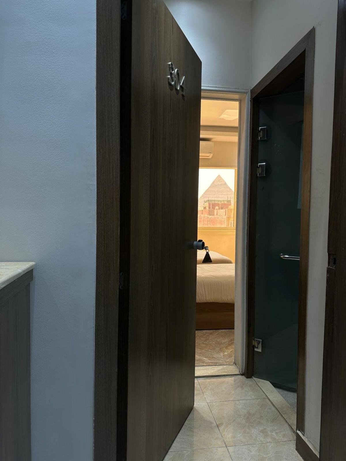 Hassan Pyramids Hotel *