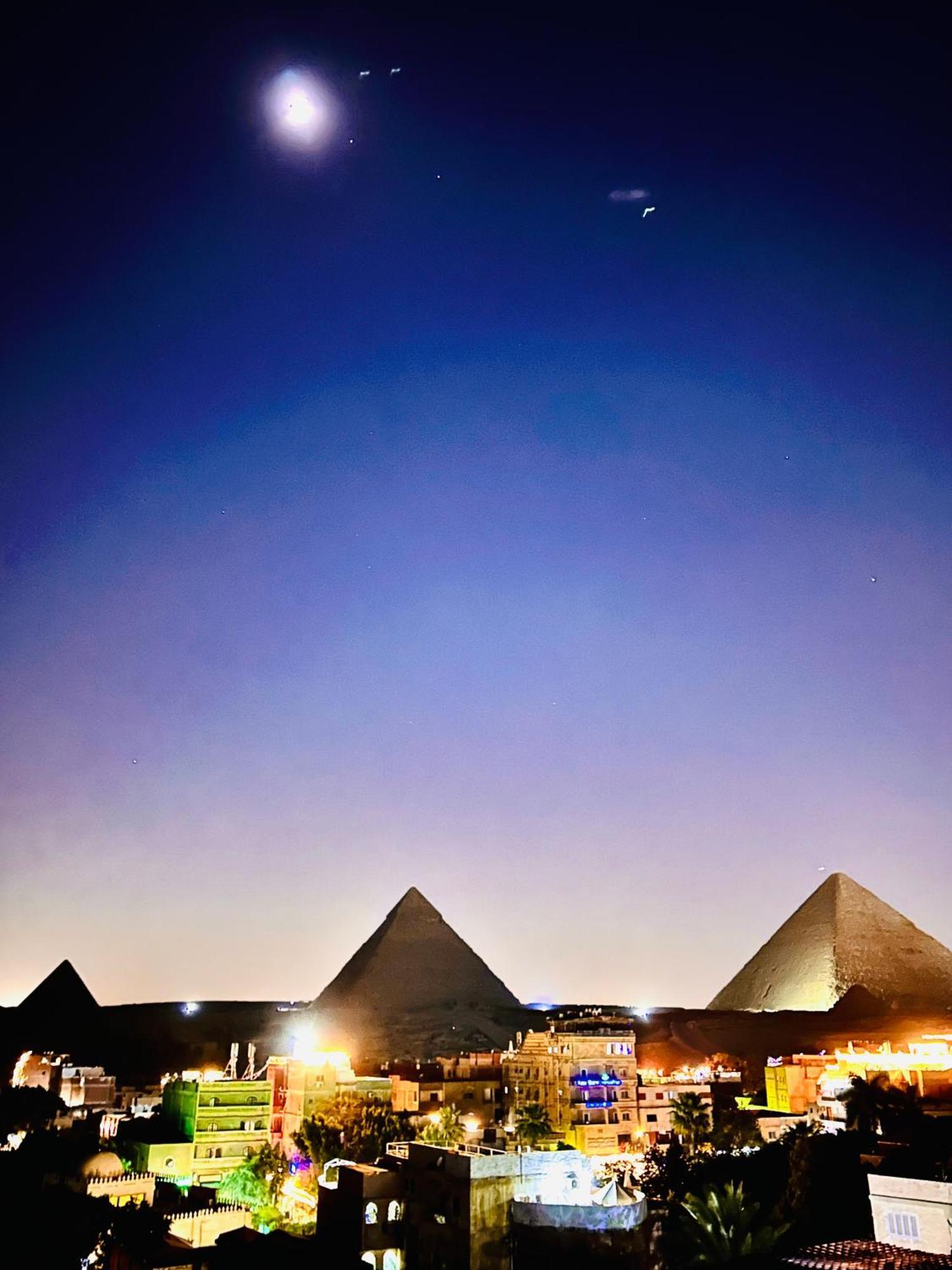 Loay Pyramids View * Cairo
