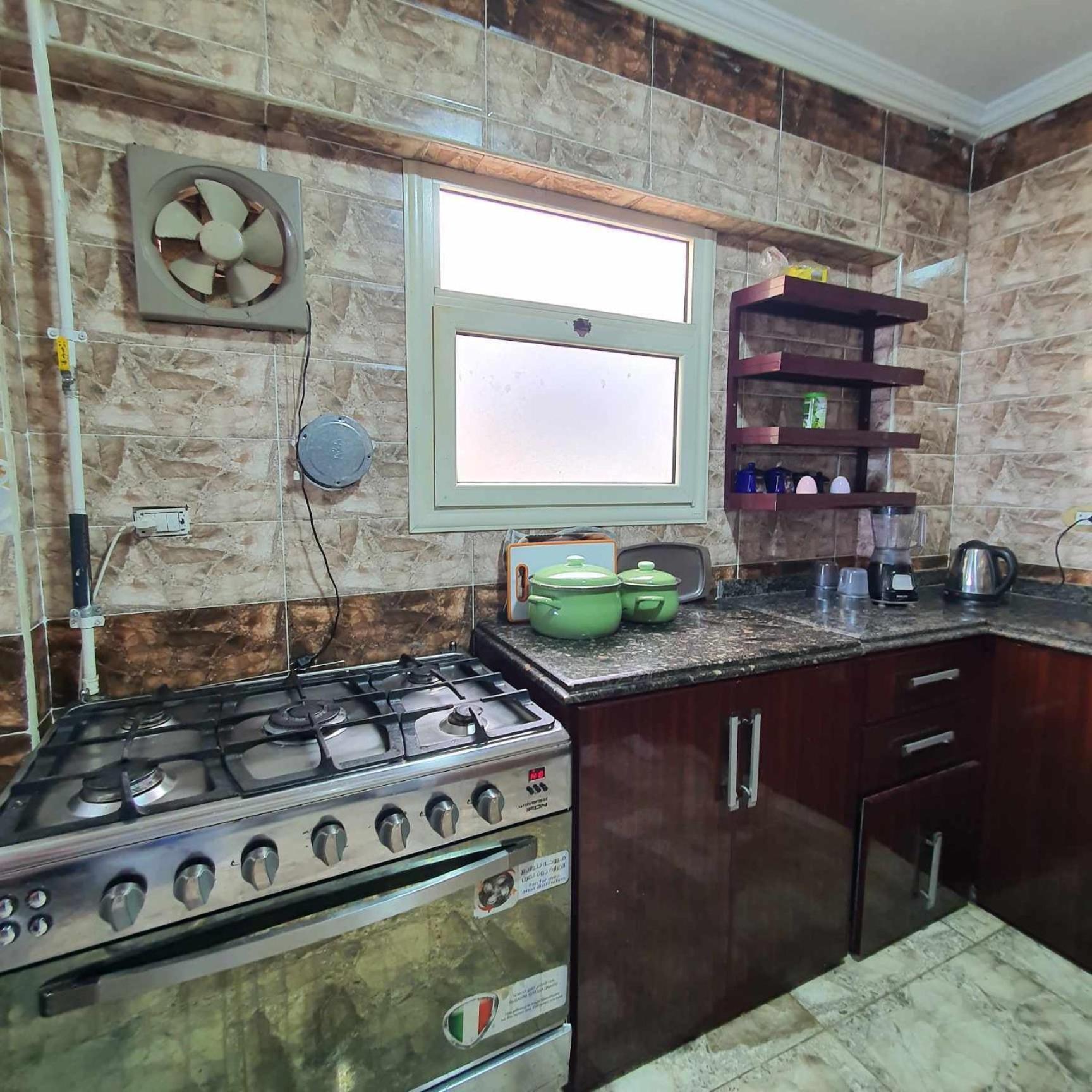 Daire Sea And Montaza Palace View 2 Bedrooms Alexandria,2 Full Bathrooms, With 2 Ac And 1 Stand Fan, Free Wifi , Available Year Days With 3 Heavy Blankets İskenderiye