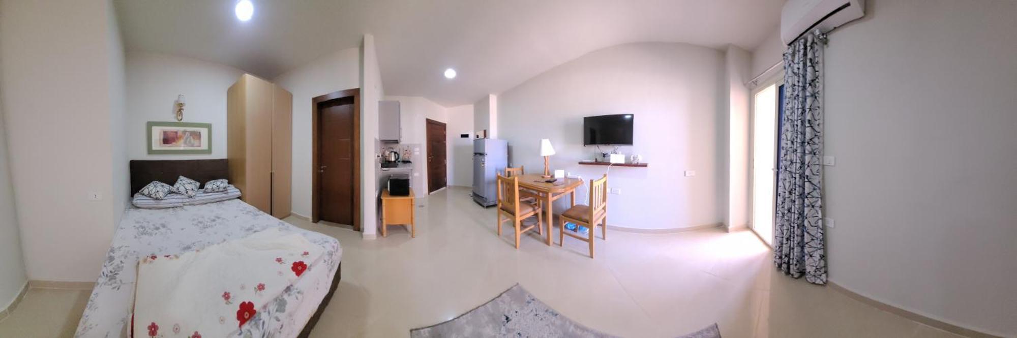 Apartment With Seaview, Amazing For Couples, Sunny & Seaview & Free Wi-fi *
