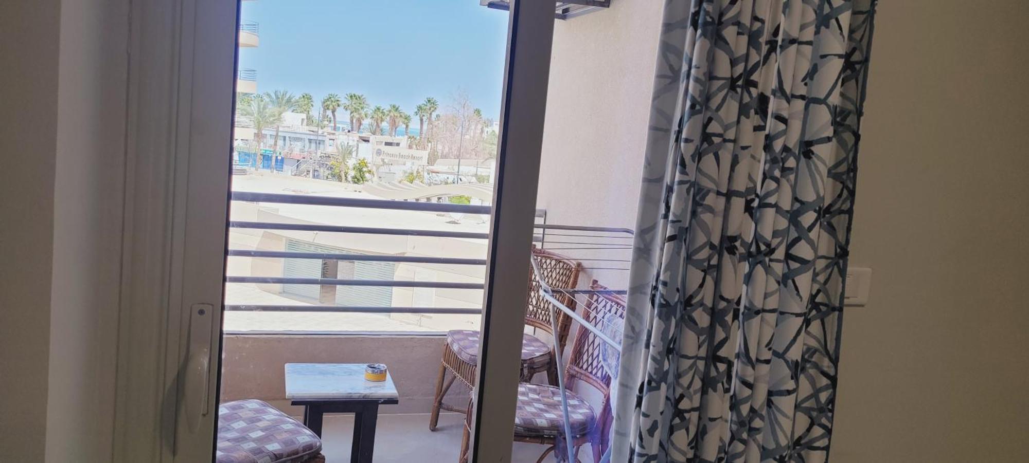 Apartment With Seaview, Amazing For Couples, Sunny & Seaview & Free Wi-fi