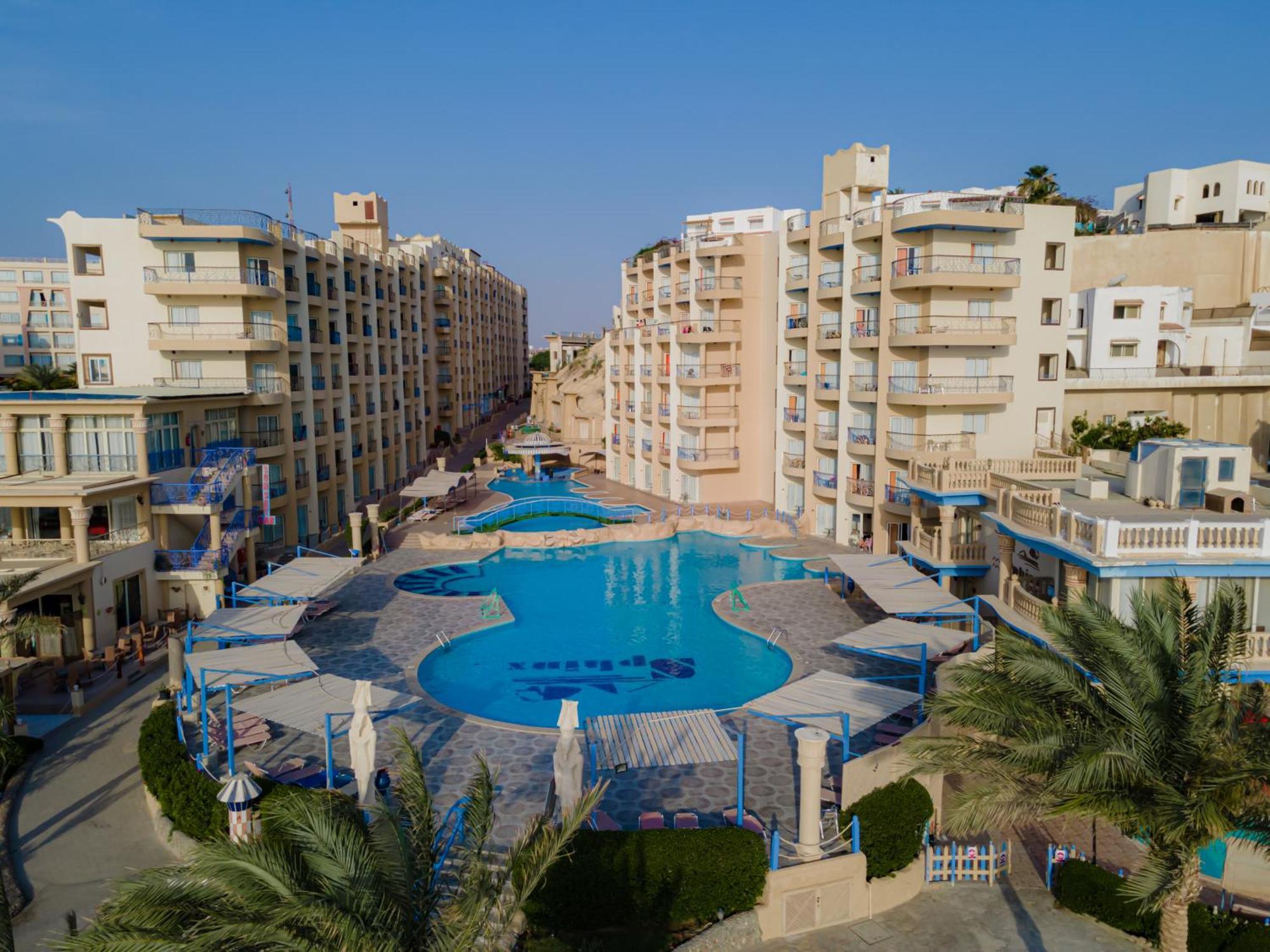 Sphinx Aqua Park Resort 4*