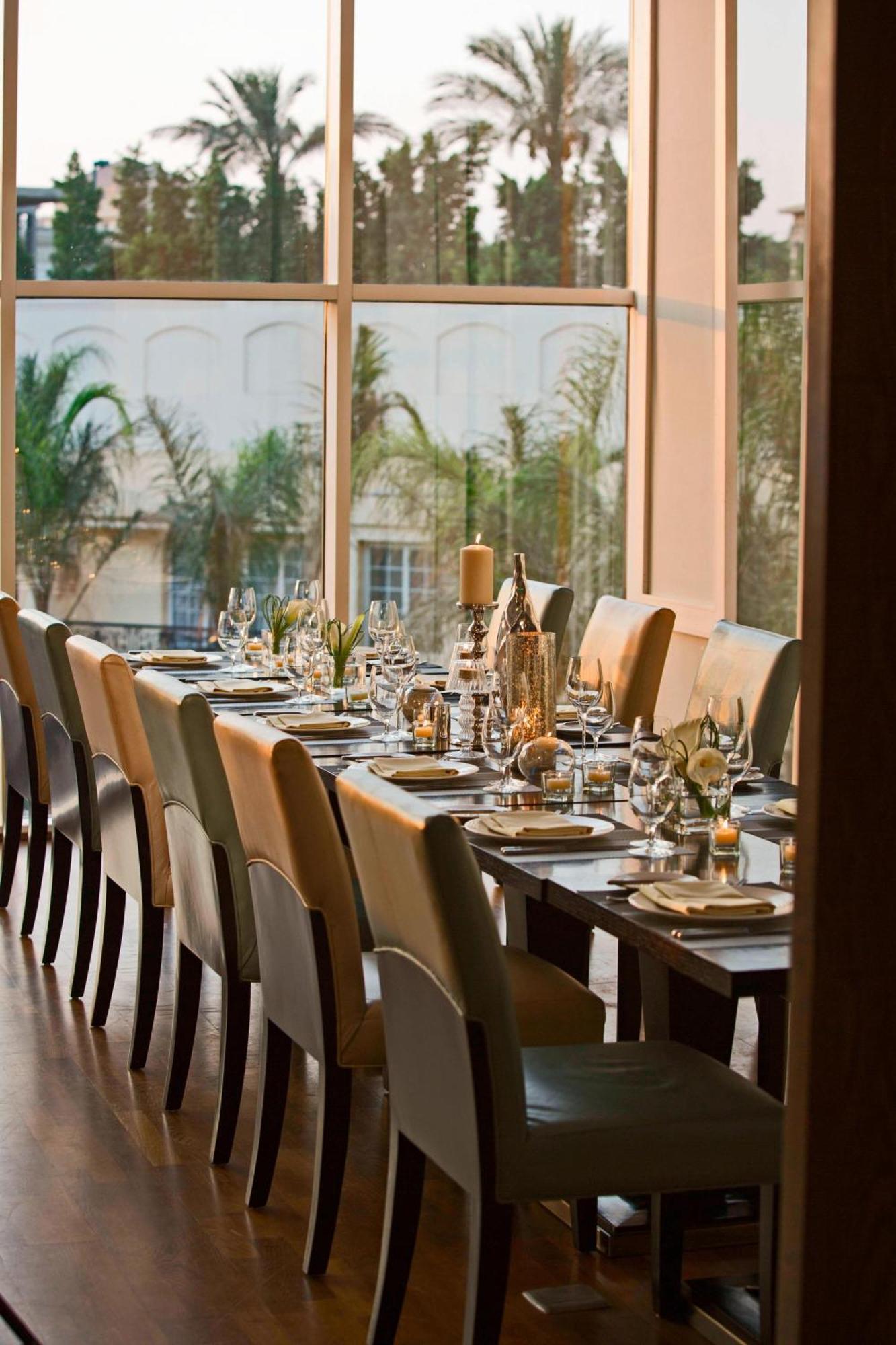 Otel Renaissance Mirage City 5*