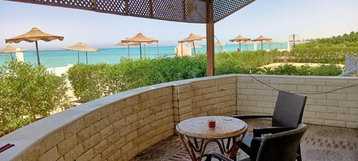 مكيف علي البحر صف أول بحديقة خاصة ومكيف بمنتجع براس سدر * Ras Sedr