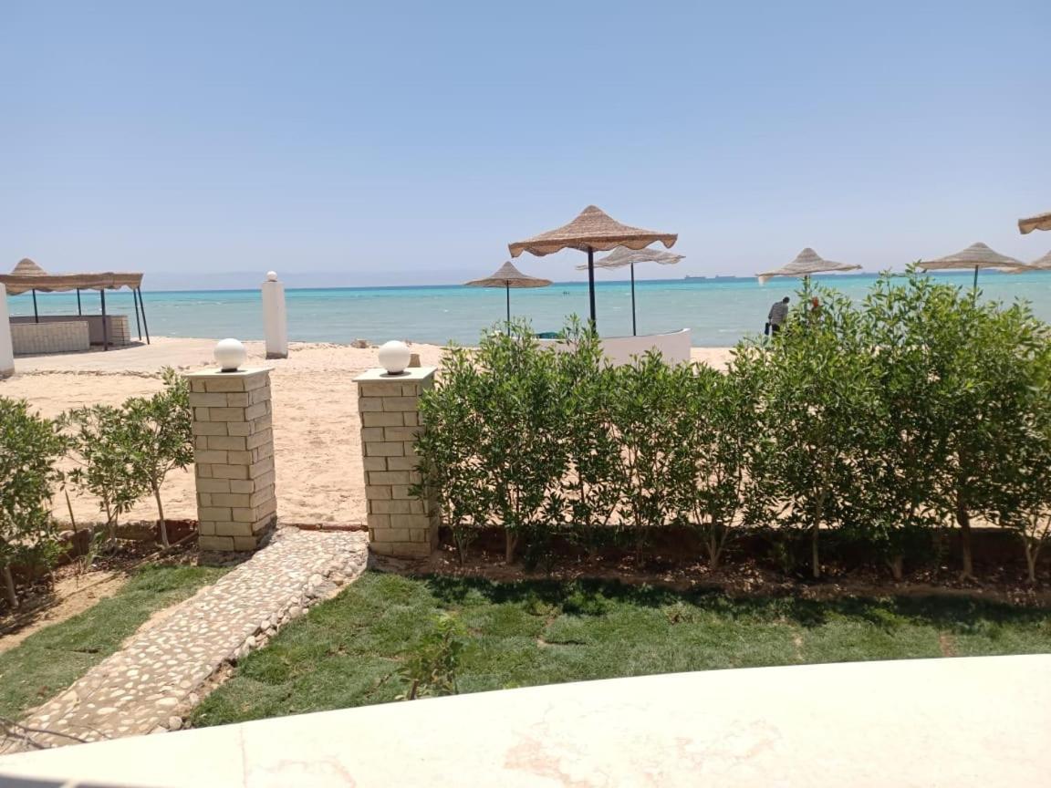 مكيف علي البحر صف أول بحديقة خاصة ومكيف بمنتجع براس سدر Apartment Ras Sedr