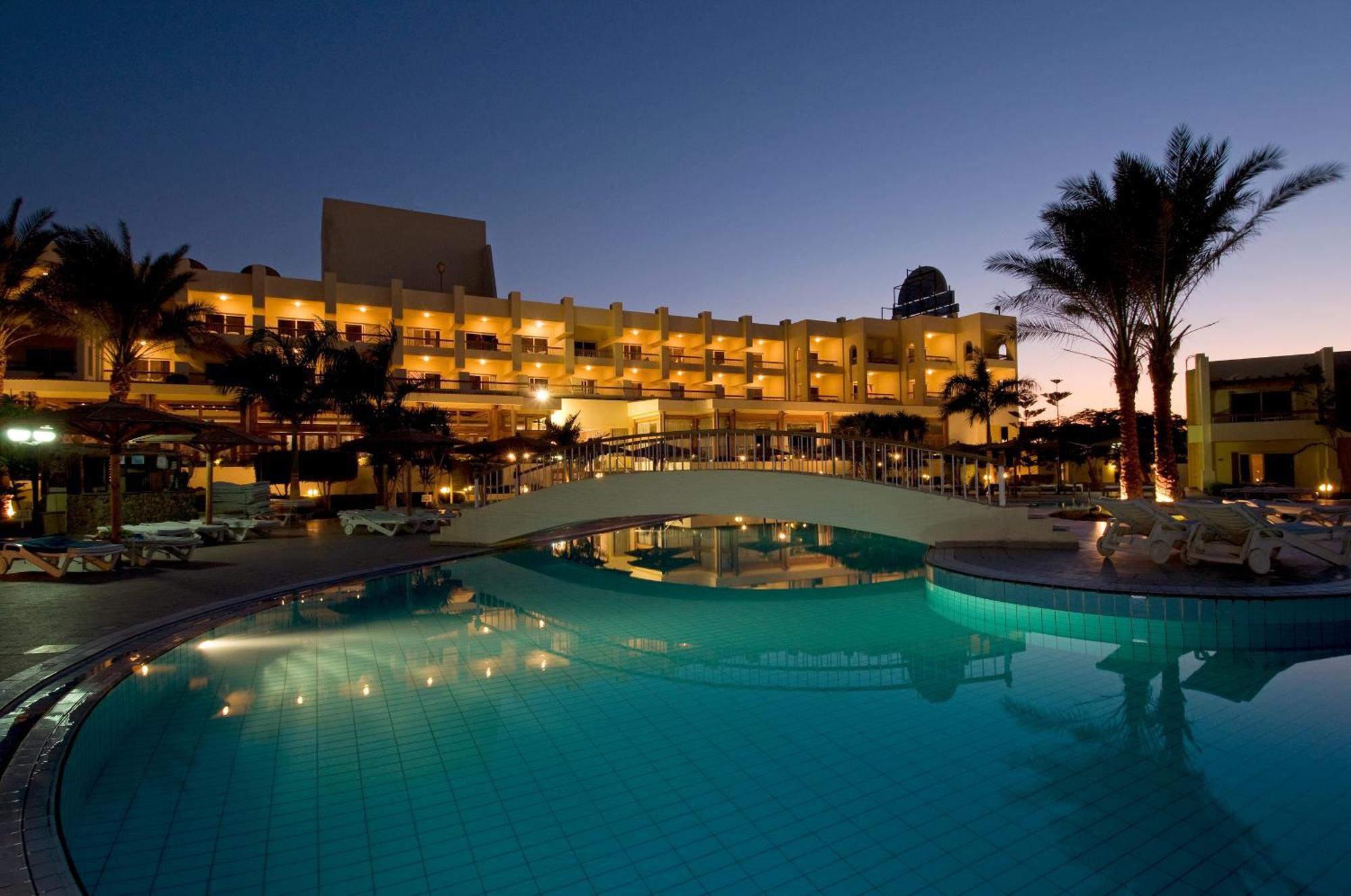 Resort Palm Families And Couples Only