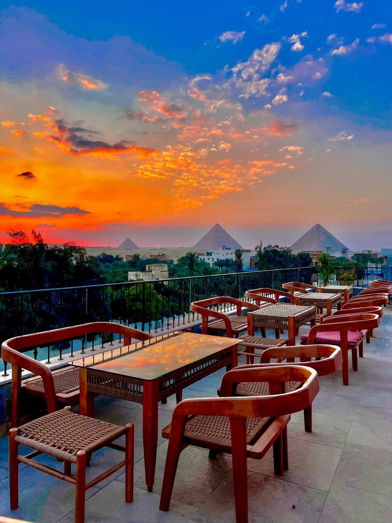 Almas Pyramids View