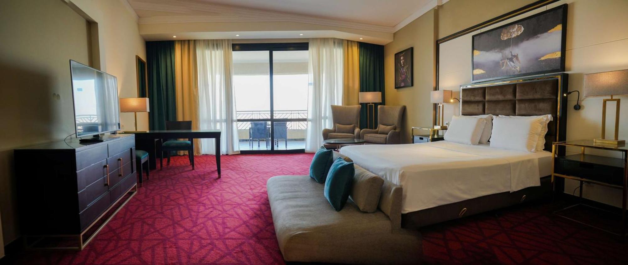 Radisson Blu & Convention Center, 5*