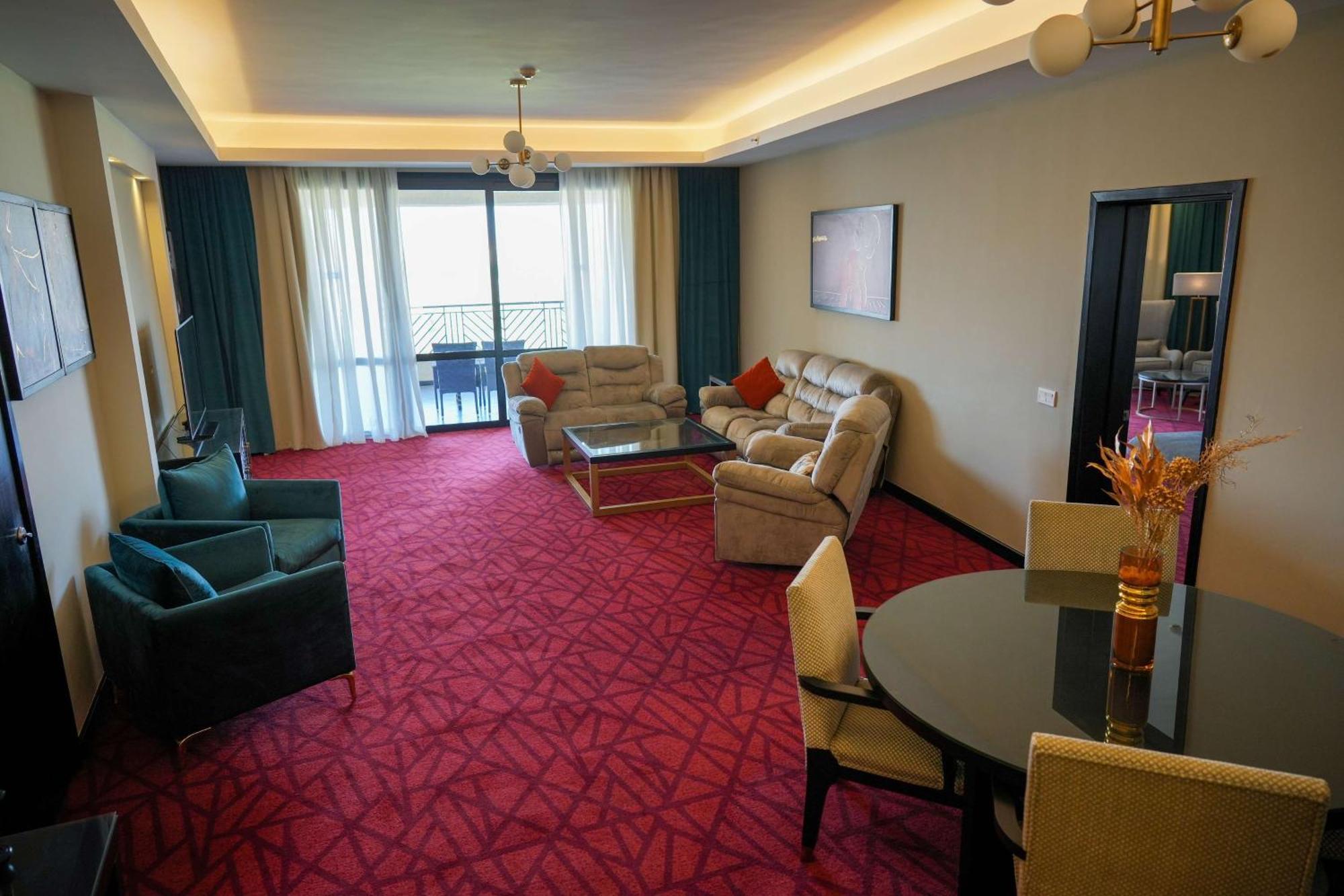 Radisson Blu & Convention Center, 5*