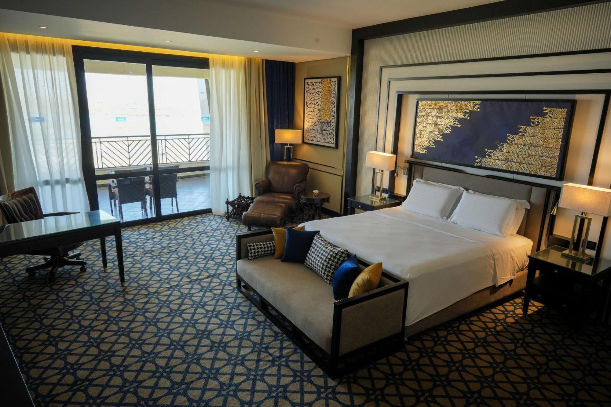 Radisson Blu & Convention Center, Hotel