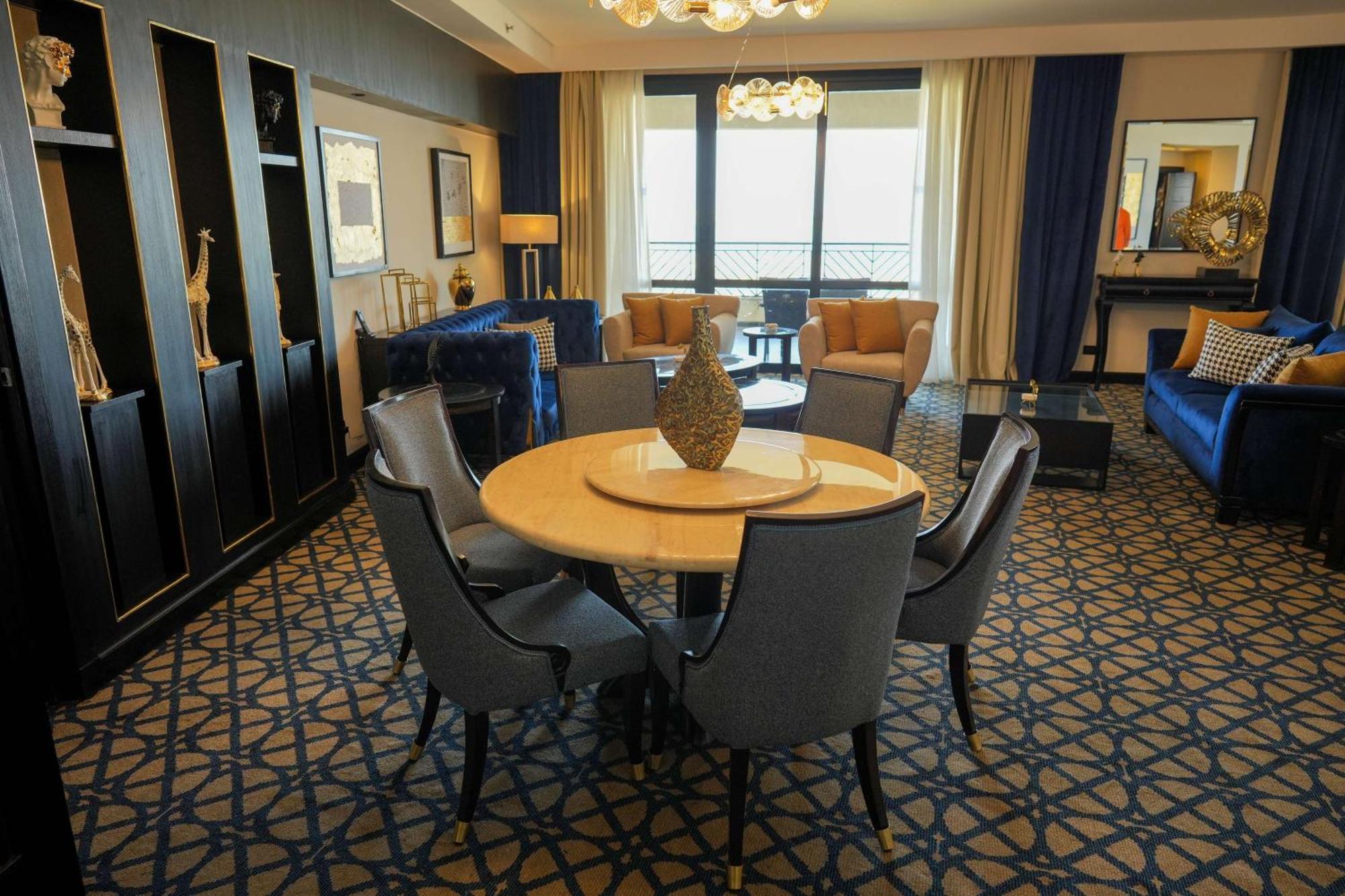 Hotel Radisson Blu & Convention Center,
