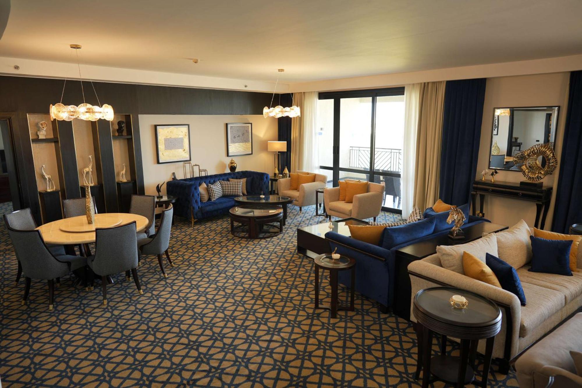 Radisson Blu & Convention Center, 5*