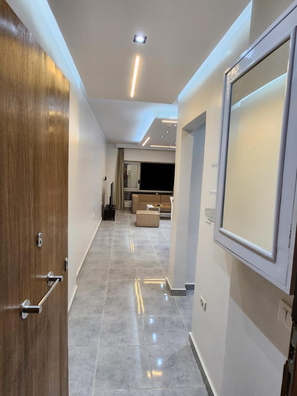 Golden Apartment *