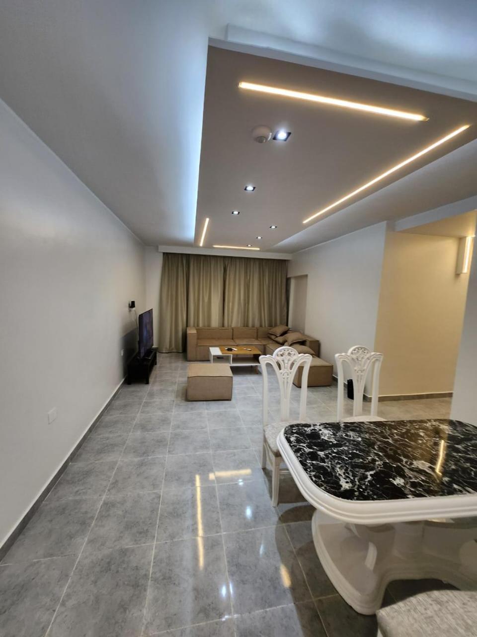 Golden Apartment *