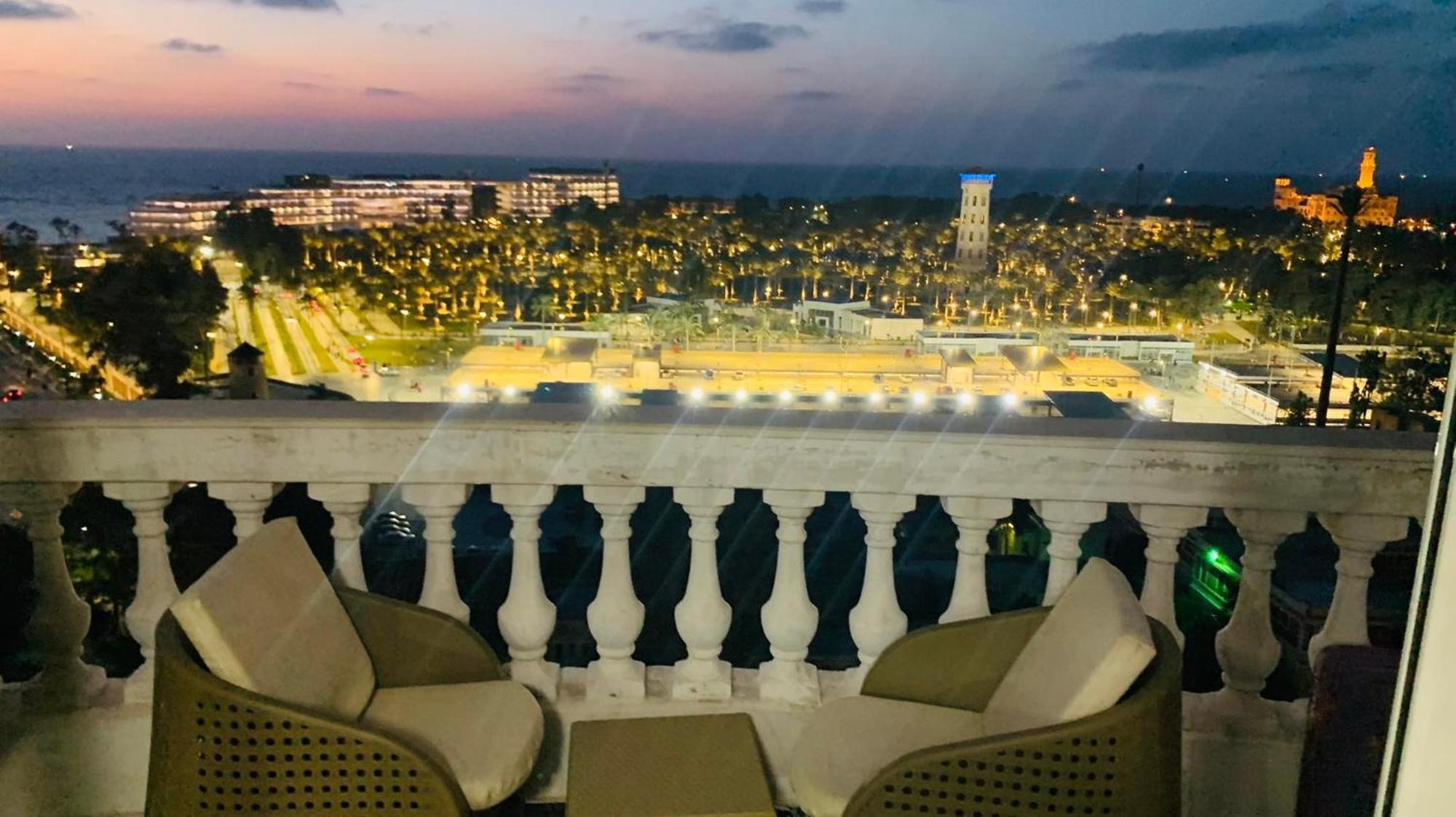 Daire Sea And Montaza Palace View 2 Bedrooms Alexandria,2 Full Bathrooms, With 2 Ac And 1 Stand Fan, Free Wifi , Available Year Days With 3 Heavy Blankets *