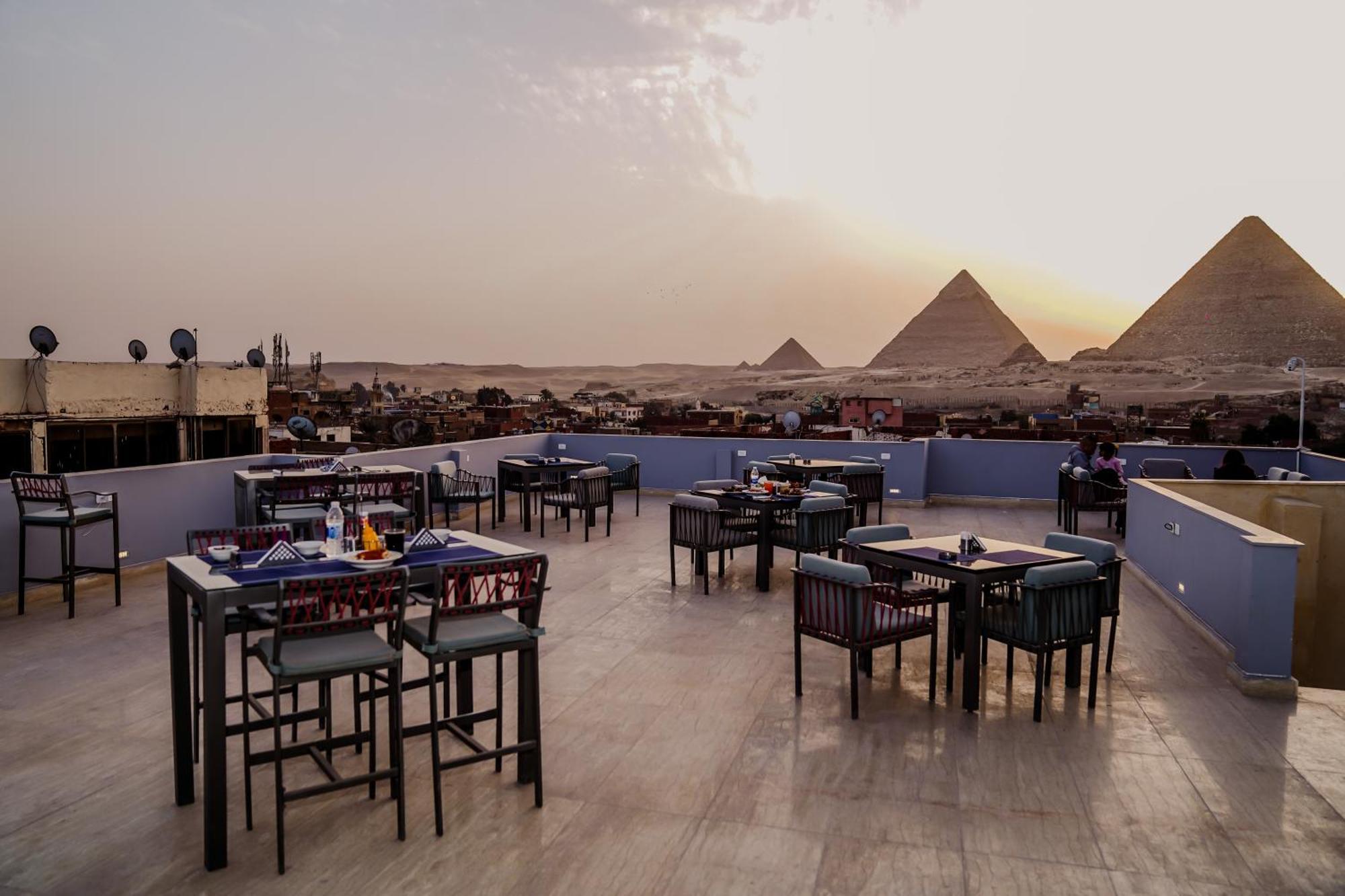 Pyramids Otel Kafret el-Gabal