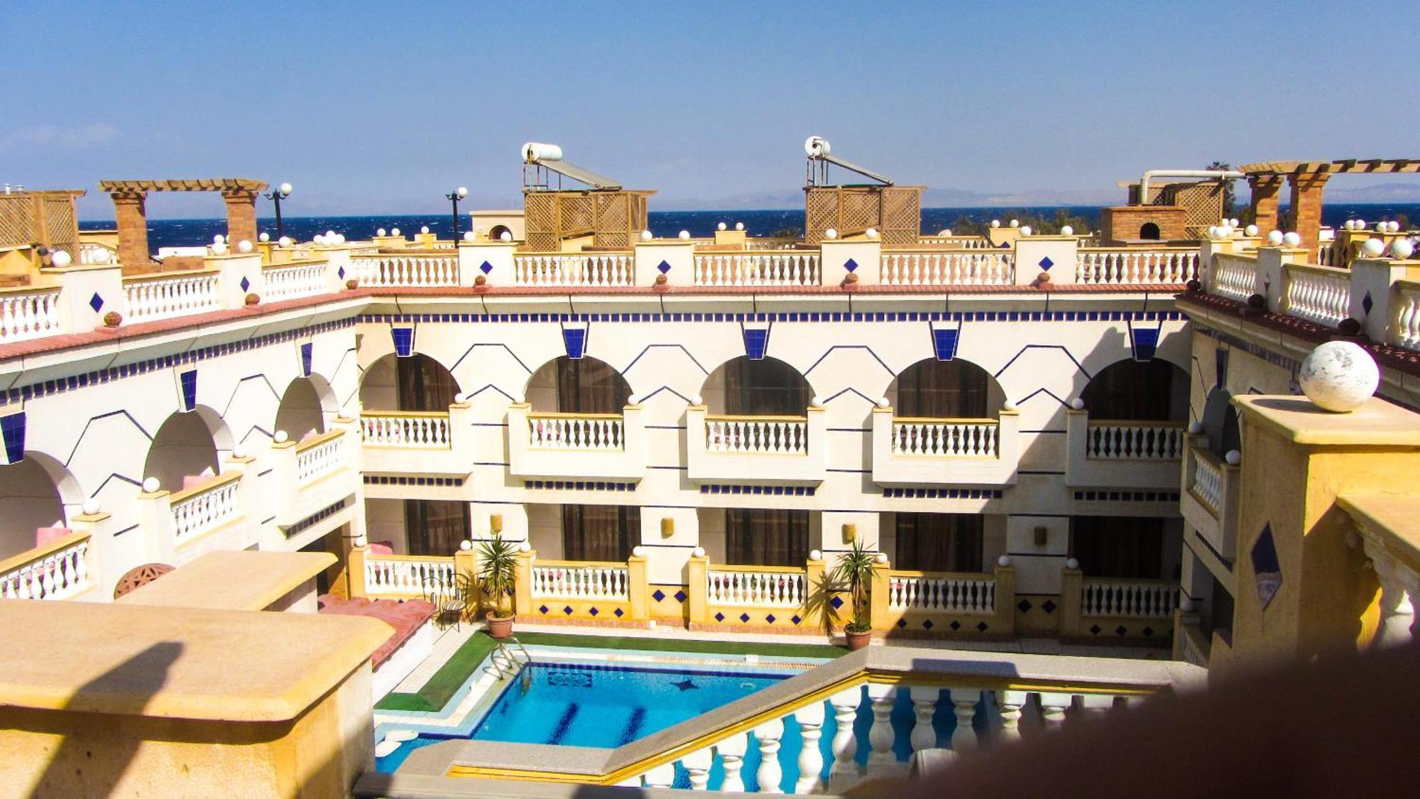 La Reine Resort 2*