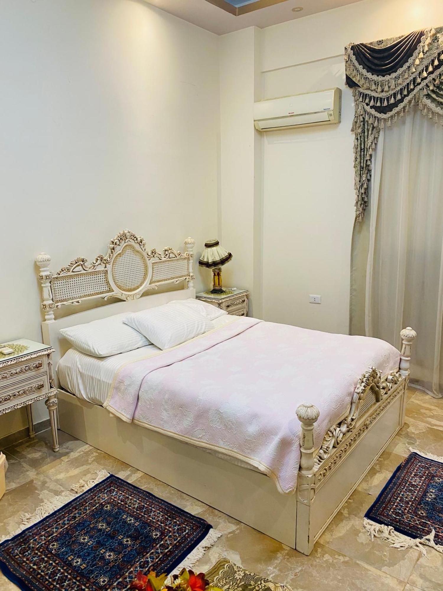 Villa Lovely 5- Bedroom With Overflow Pool With Garden At Oasis