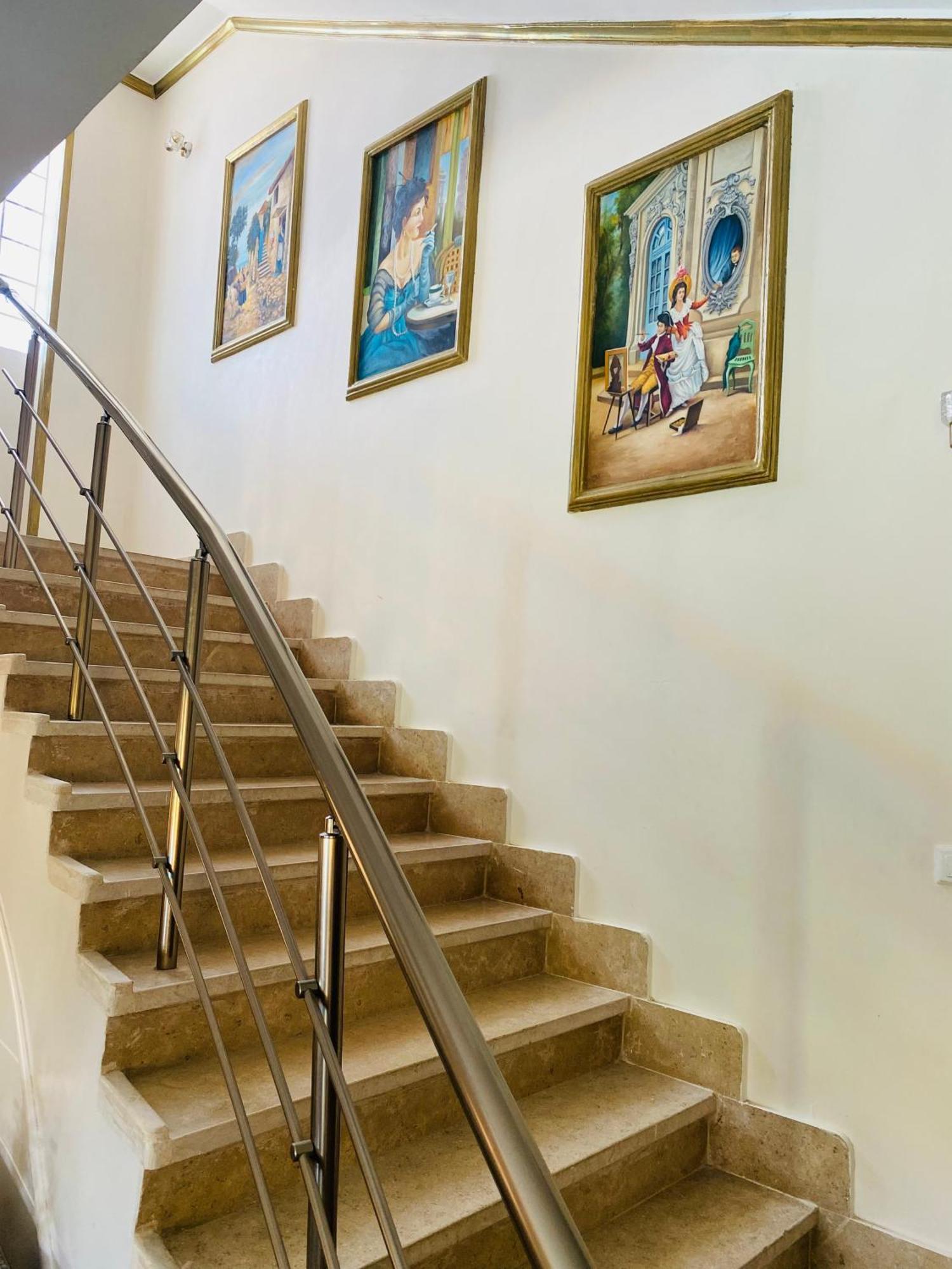 Lovely 5- Bedroom With Overflow Pool With Garden At Oasis Villa Alexandria