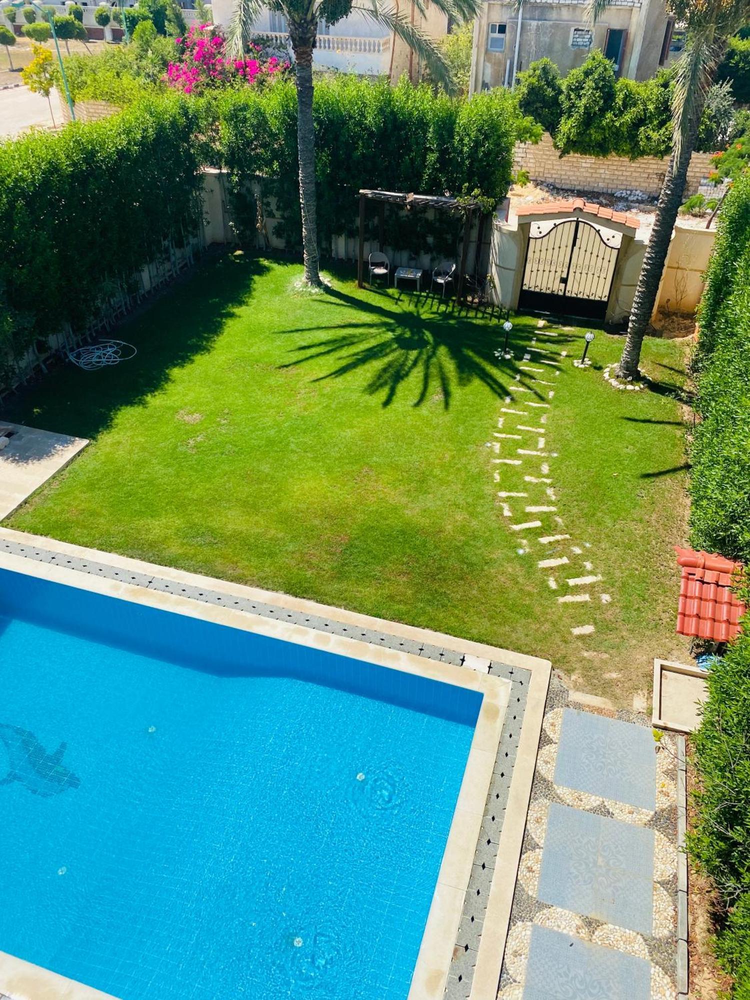Villa Lovely 5- Bedroom With Overflow Pool With Garden At Oasis *
