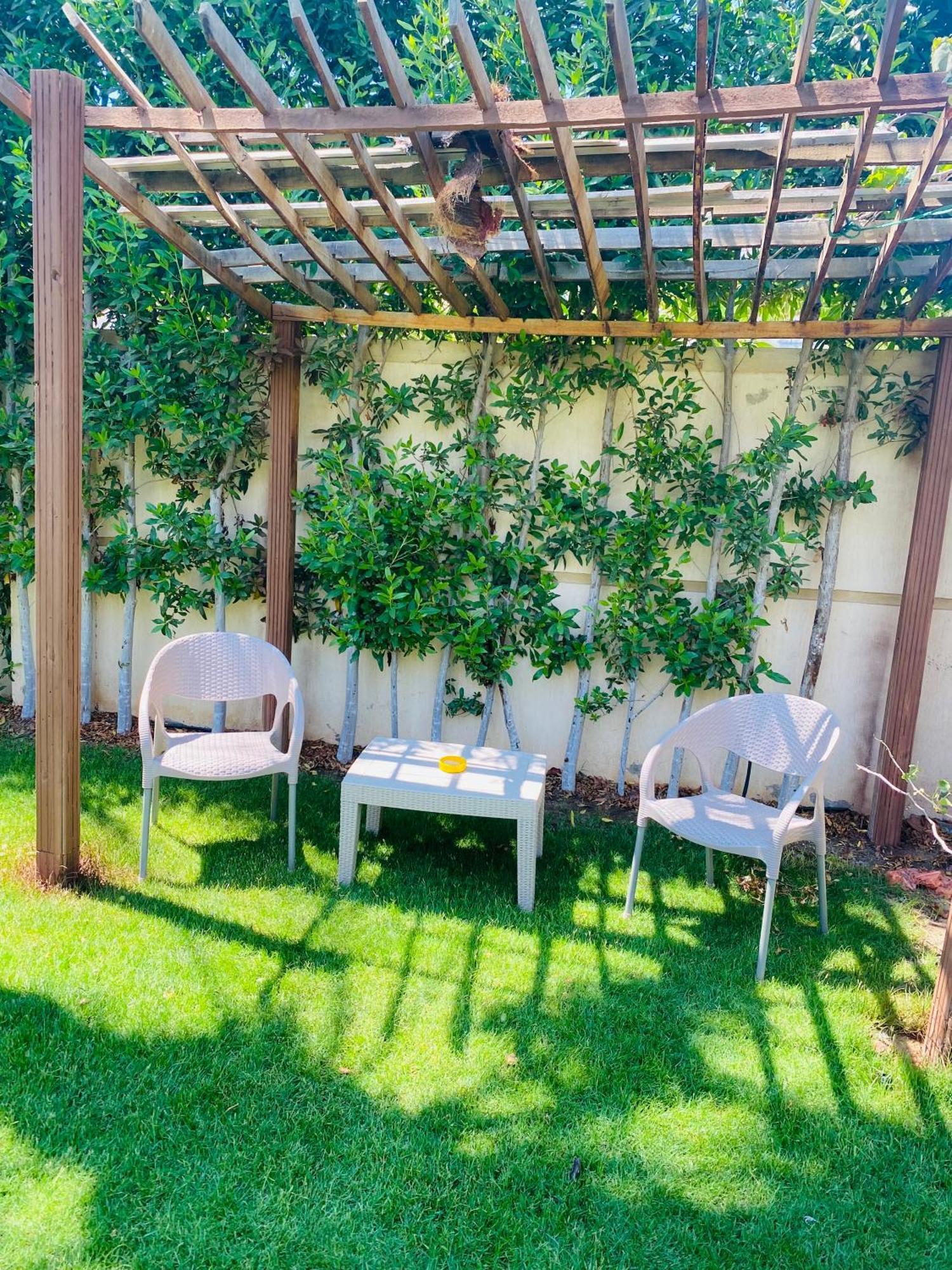 Lovely 5- Bedroom With Overflow Pool With Garden At Oasis Villa